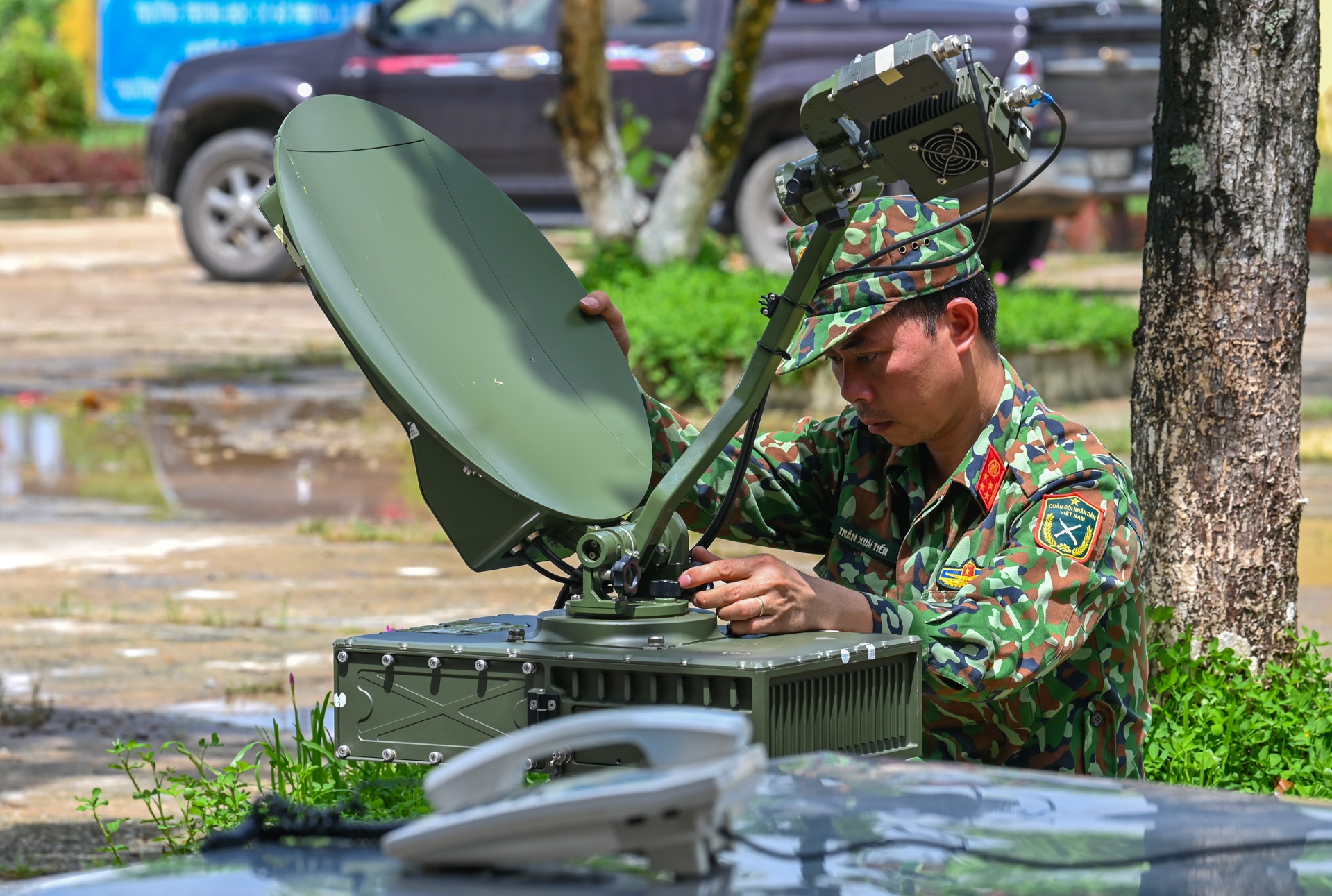 quan doi don dap ung cuu thuy dien Rao Trang 3 anh 8