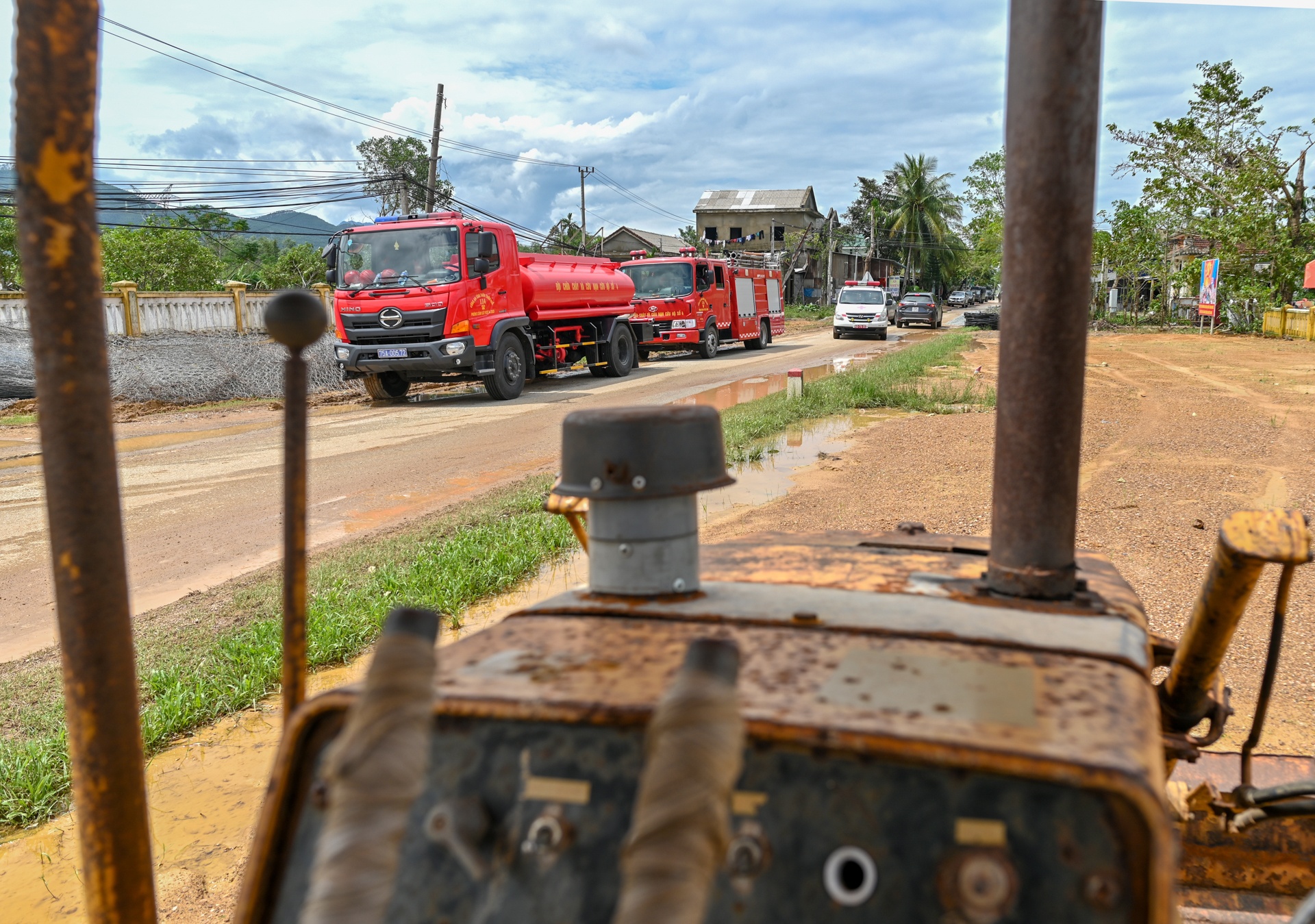 quan doi don dap ung cuu thuy dien Rao Trang 3 anh 9