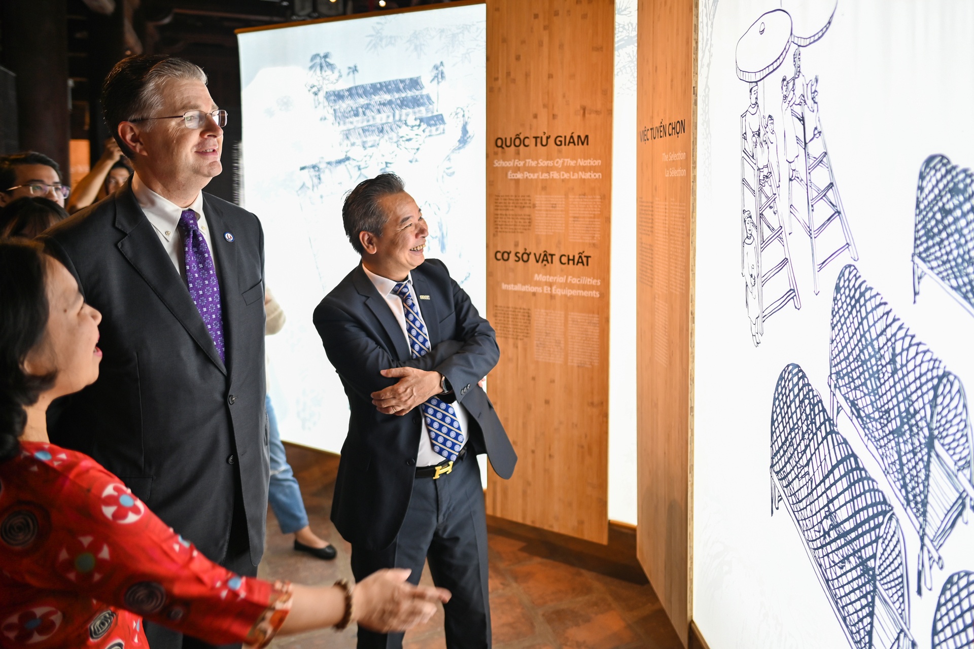 Dai su My dang huong Van Mieu Viet Nam anh 5