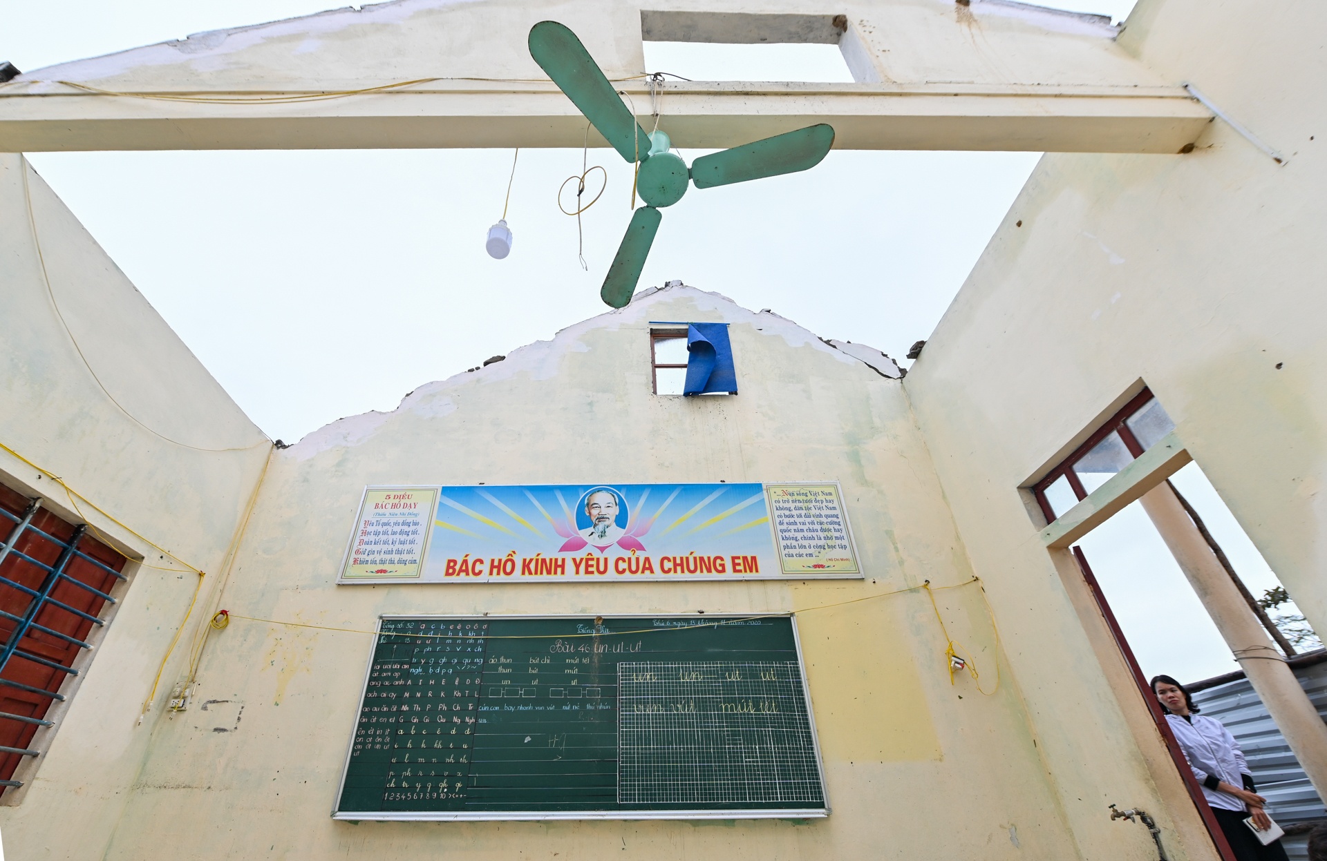 Bao so 13 khien truong hoc o Quang Binh toc mai anh 3