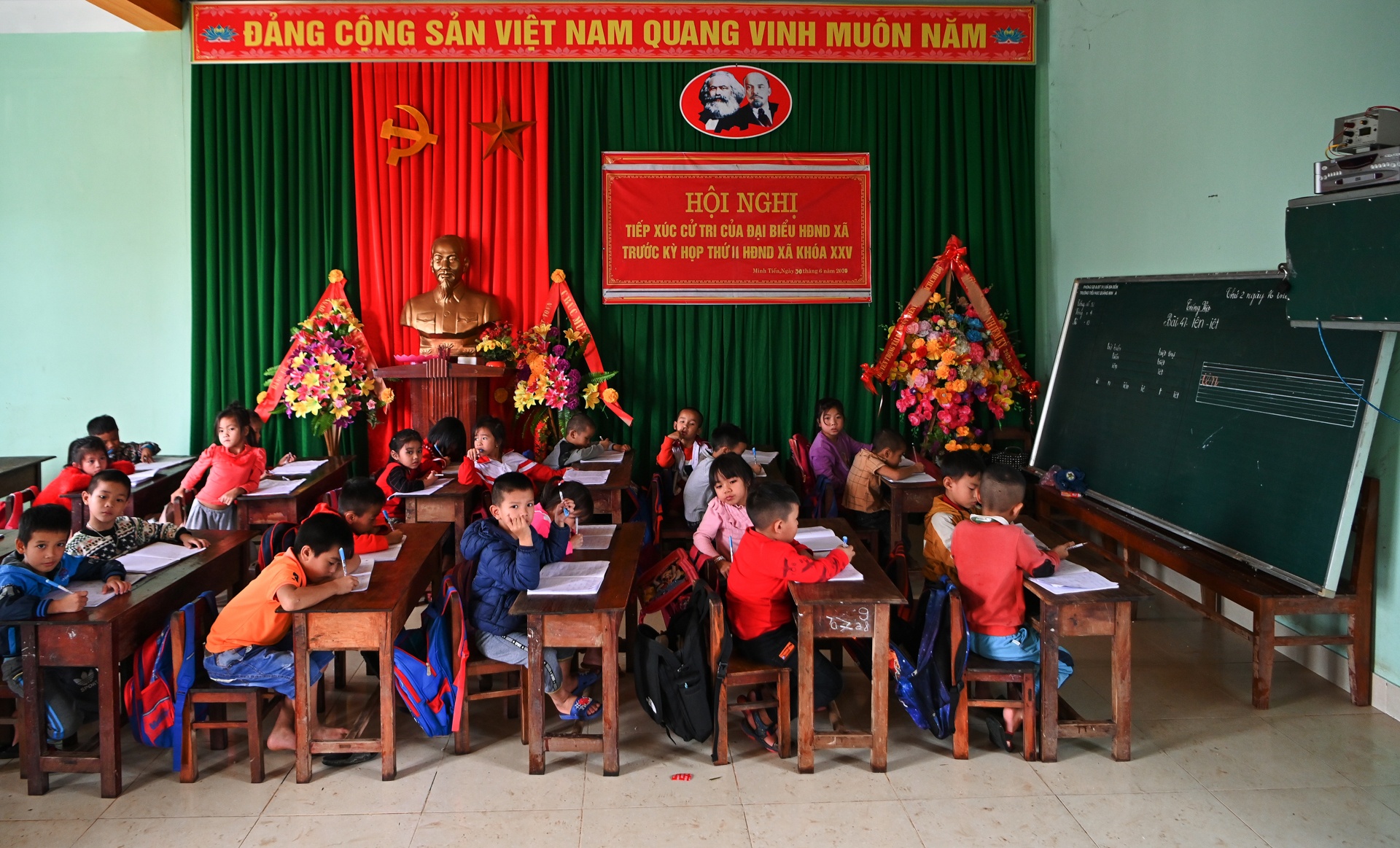 Bao so 13 khien truong hoc o Quang Binh toc mai anh 7