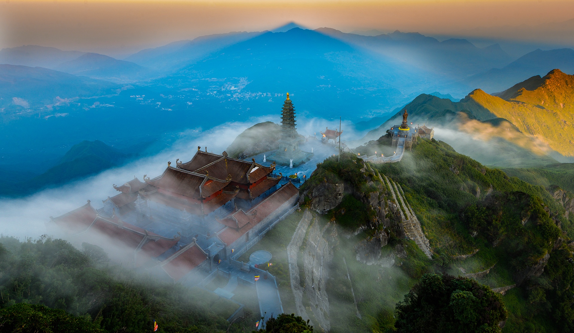 San may tren dinh troi Fanspan anh 1