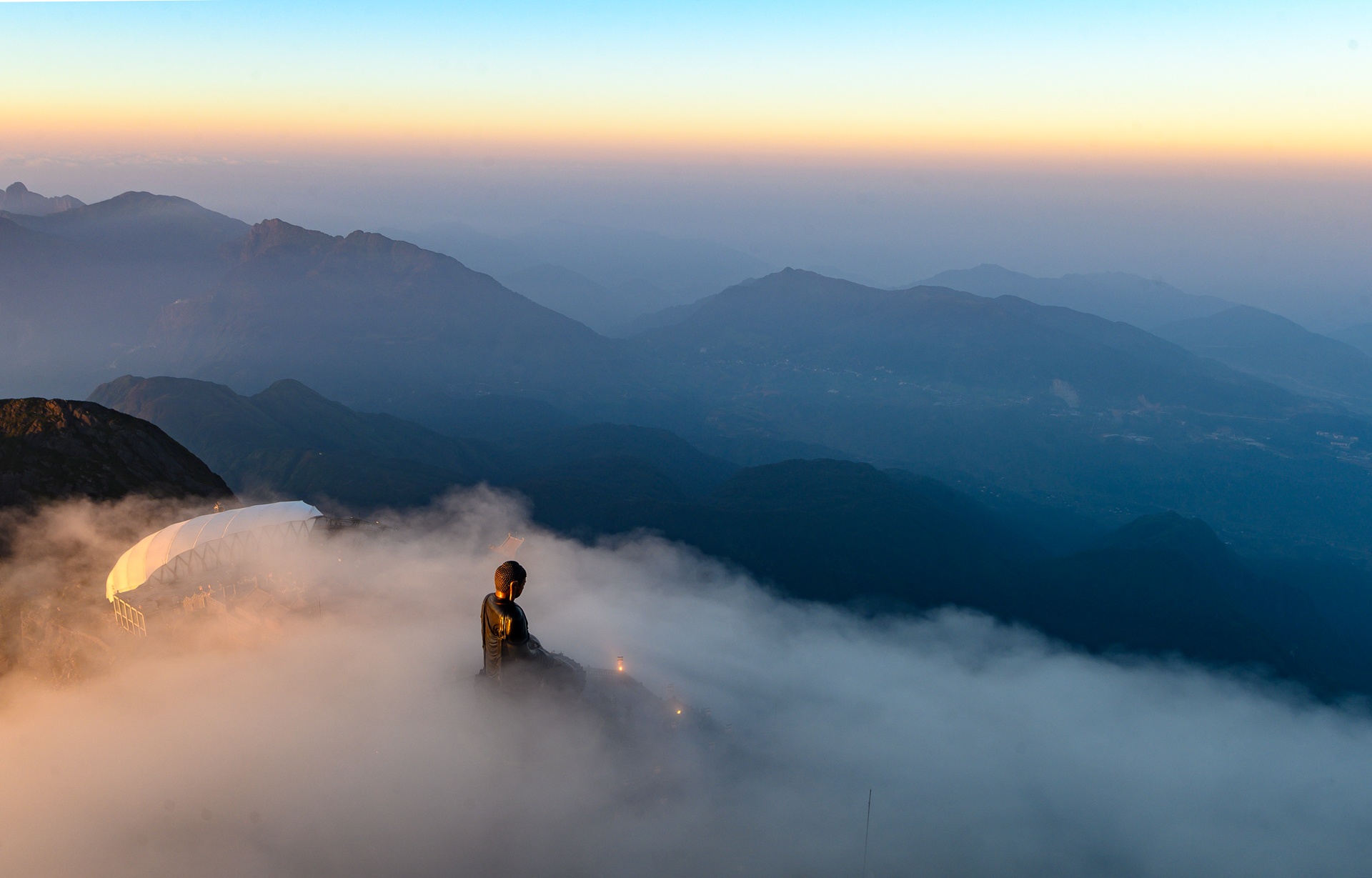 San may tren dinh troi Fanspan anh 2