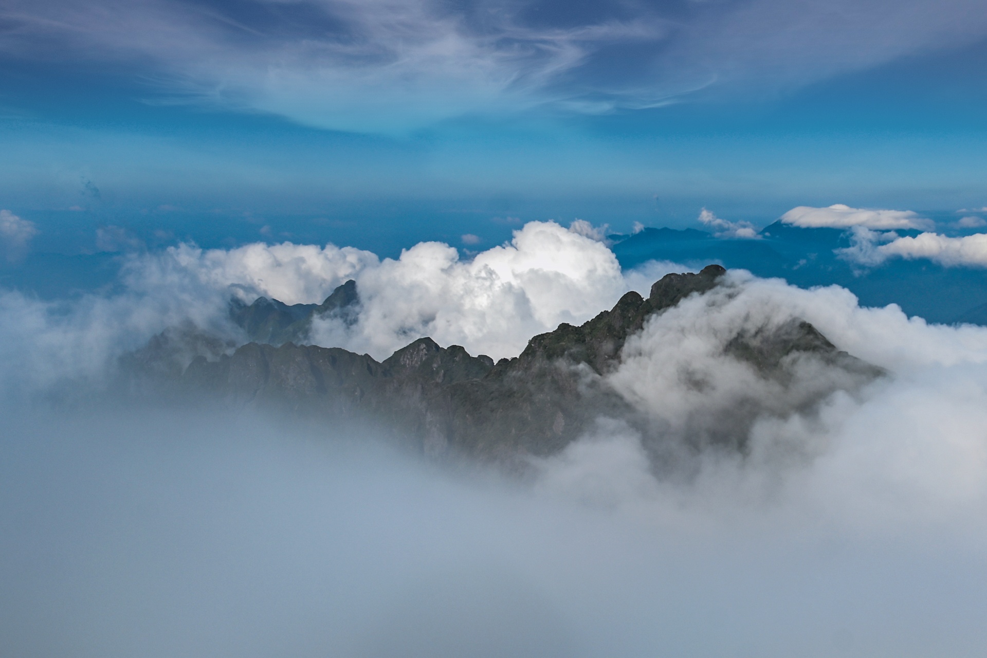 San may tren dinh troi Fanspan anh 4