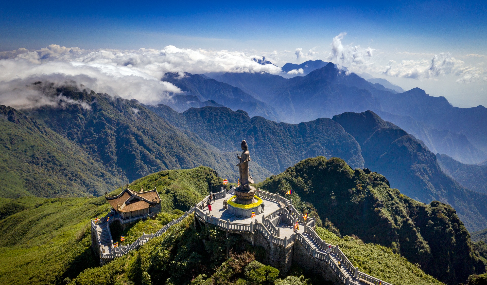 San may tren dinh troi Fanspan anh 5