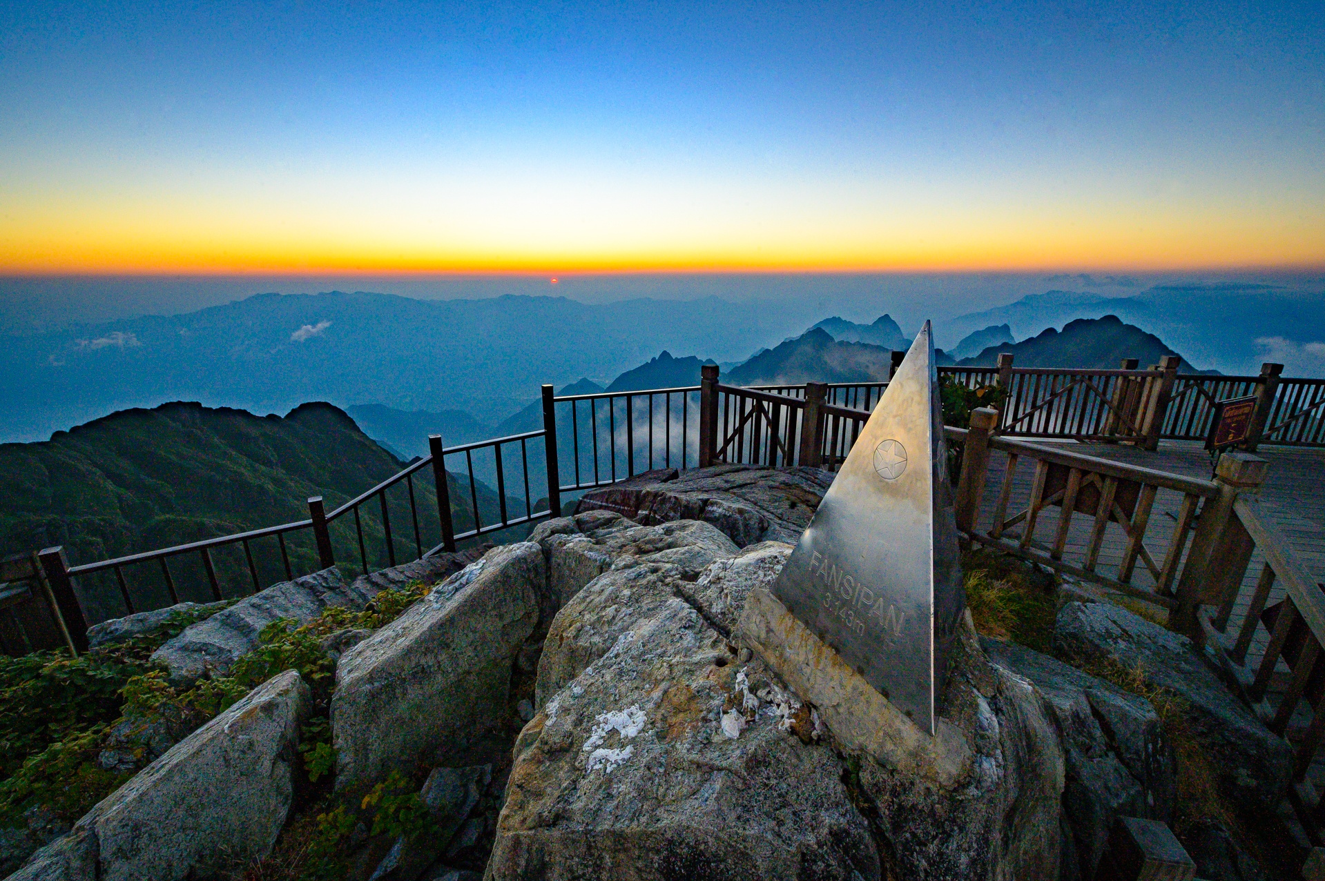 San may tren dinh troi Fanspan anh 8