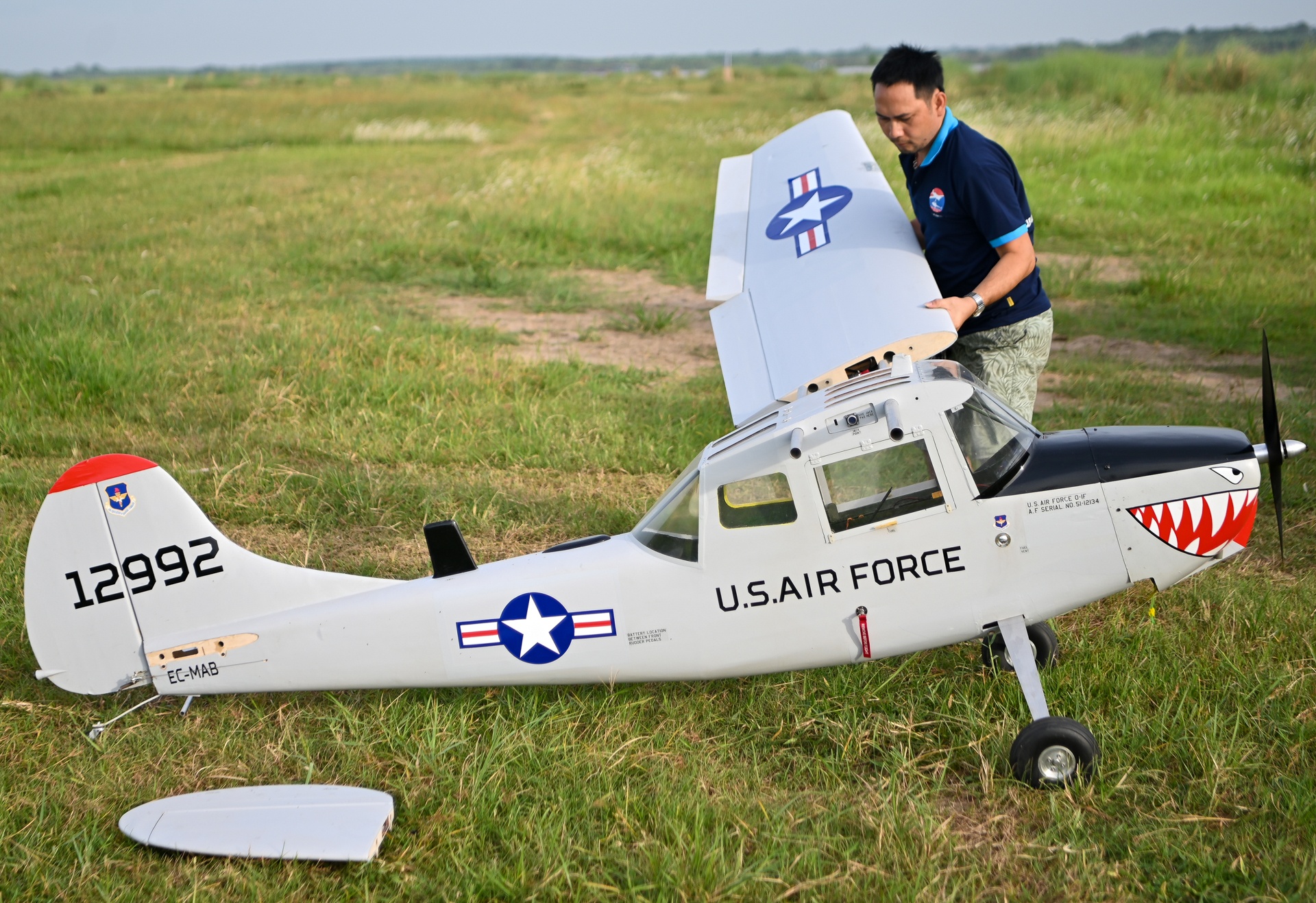 Thu choi may bay anh 2