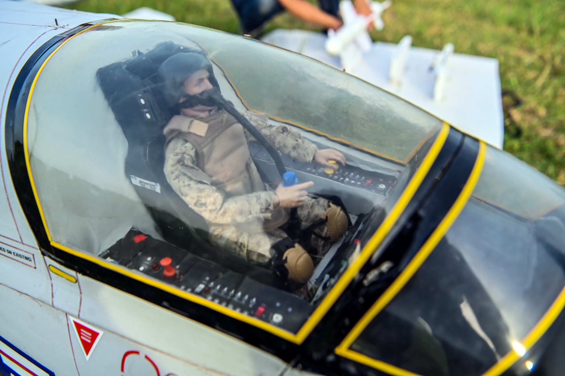 Thu choi may bay anh 5