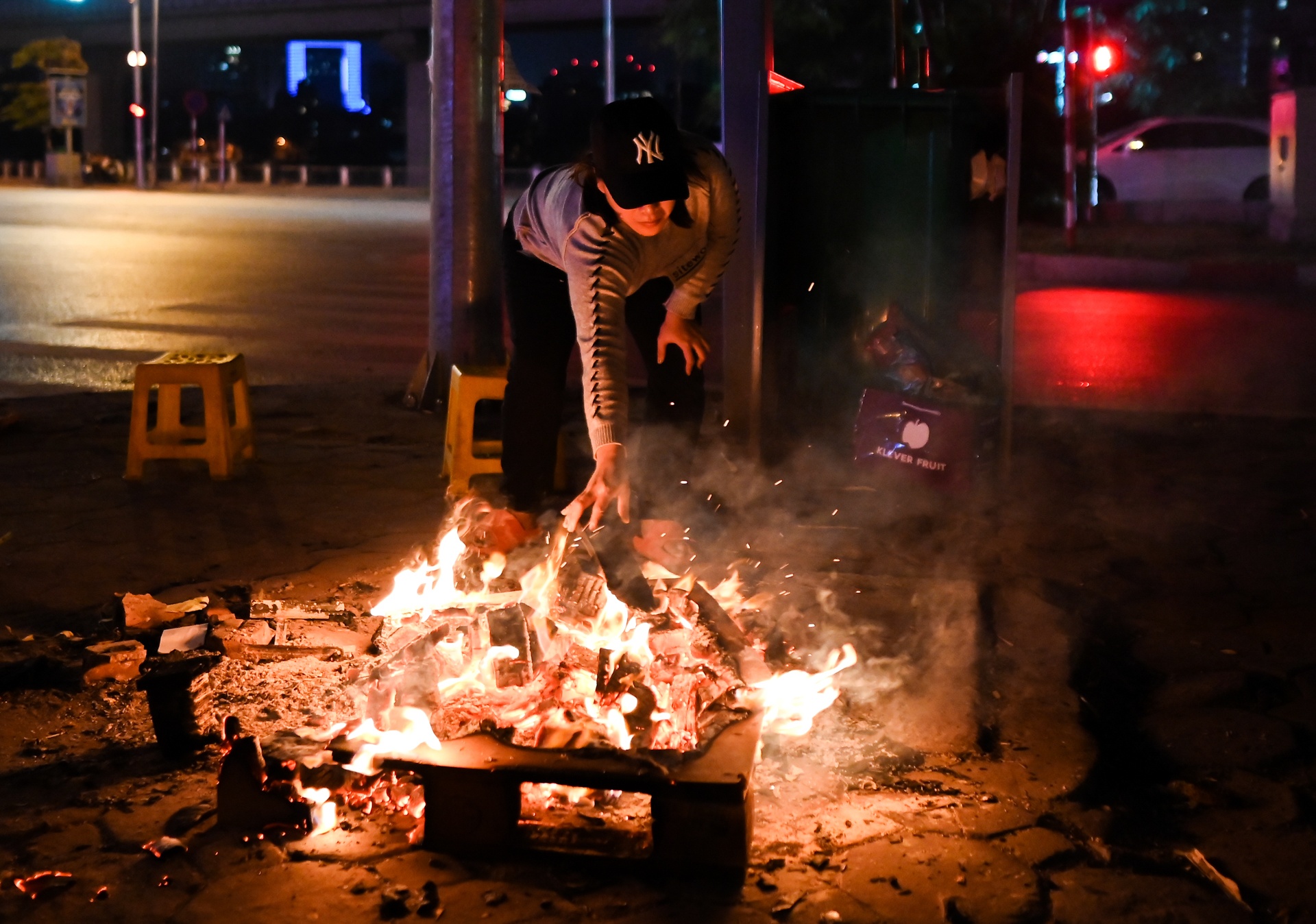 Nguoi dan Ha Noi dot lua suoi am anh 1