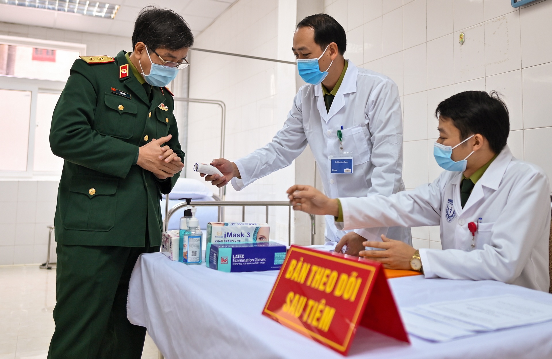 Tiem vac cin Covid-19 Viet Nam anh 3