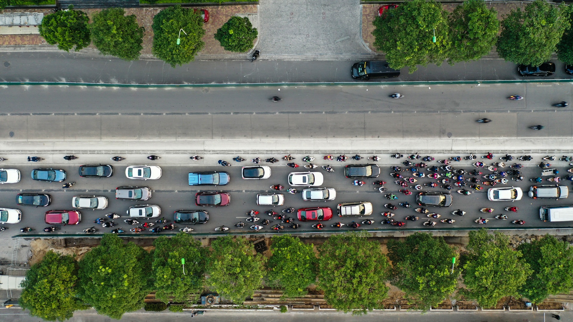 Rao chan duong Le Van Luong anh 2