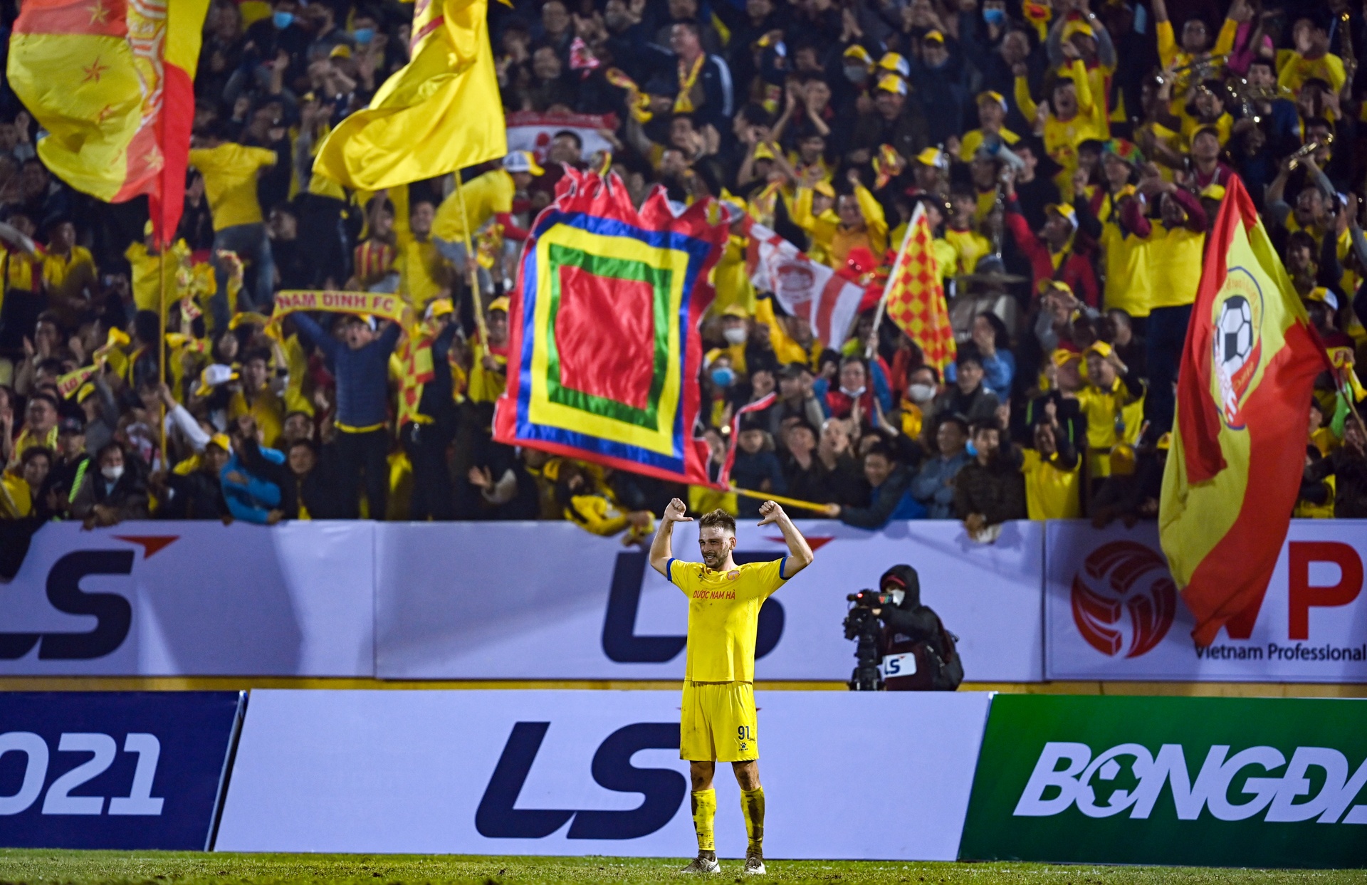Nam Dinh dai thang Ha Noi tren chao lua Thien Truong anh 11