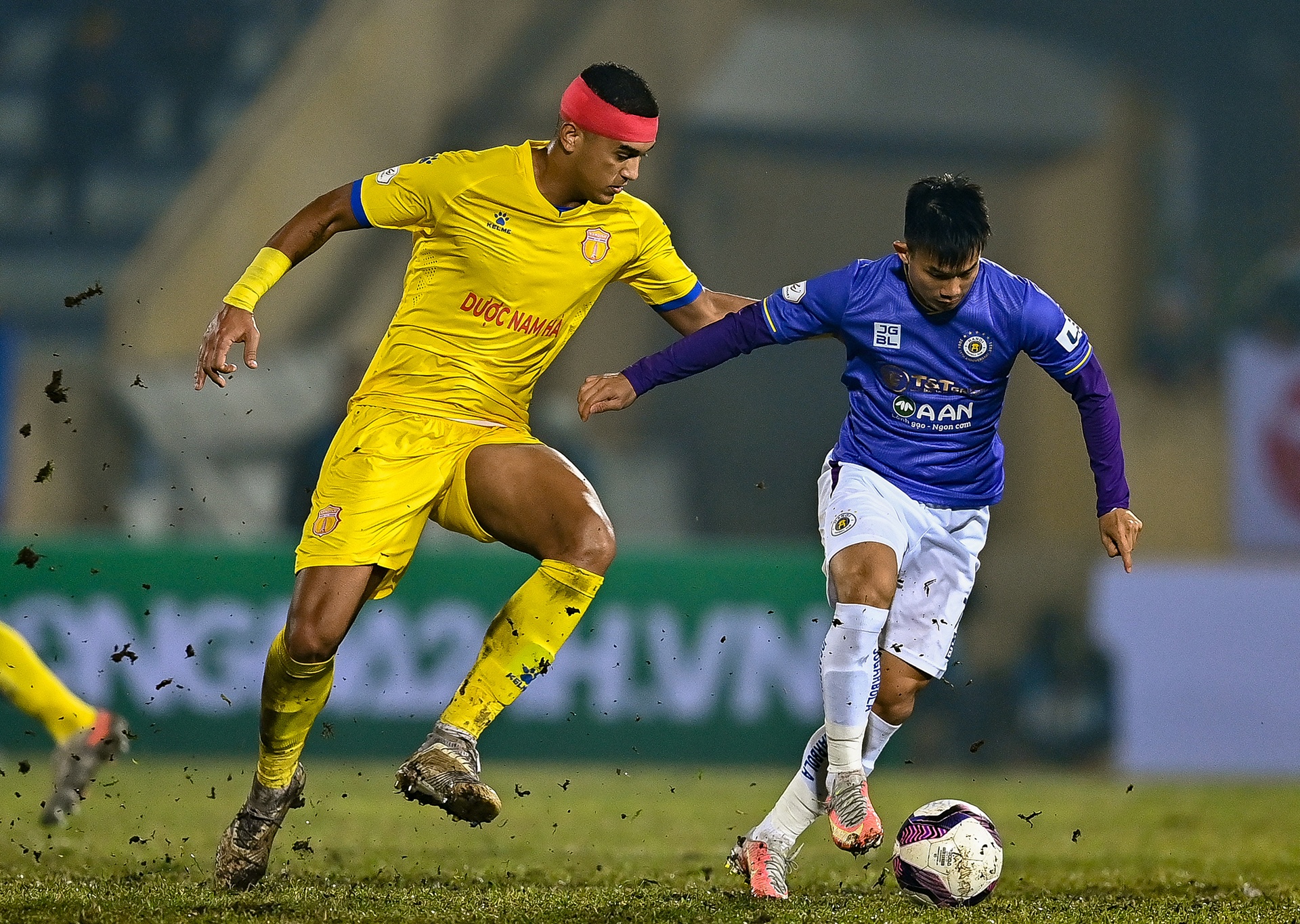 Nam Dinh dai thang Ha Noi tren chao lua Thien Truong anh 1