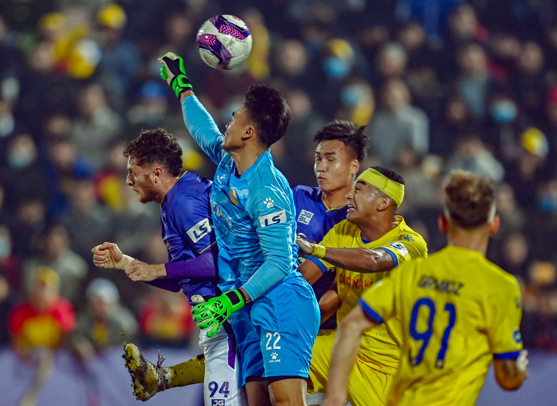 Nam Dinh dai thang Ha Noi tren chao lua Thien Truong anh 4