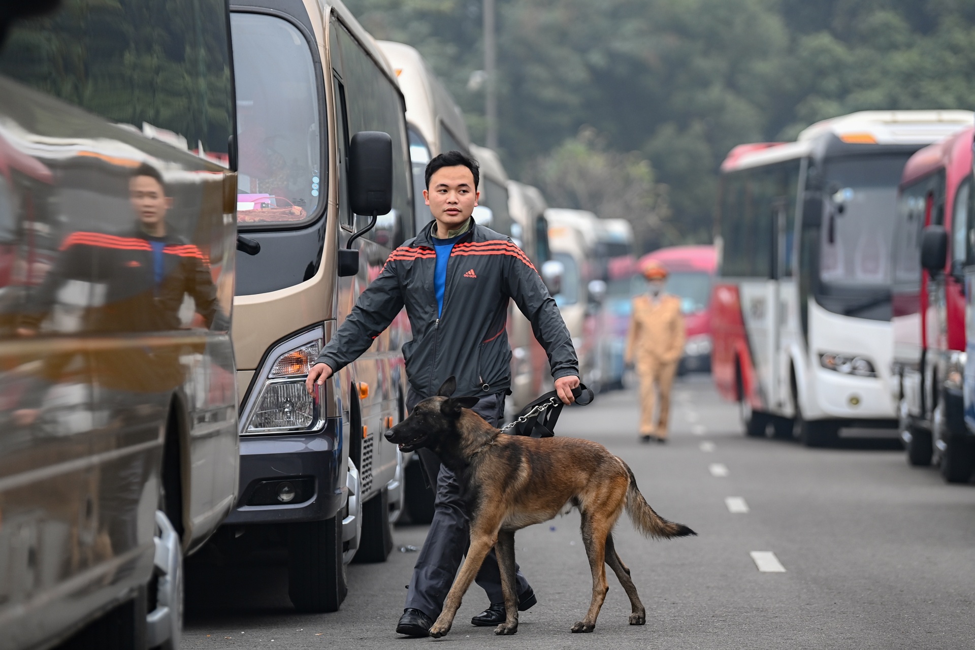 gan bien so xe phuc vu Dai hoi Dang anh 15