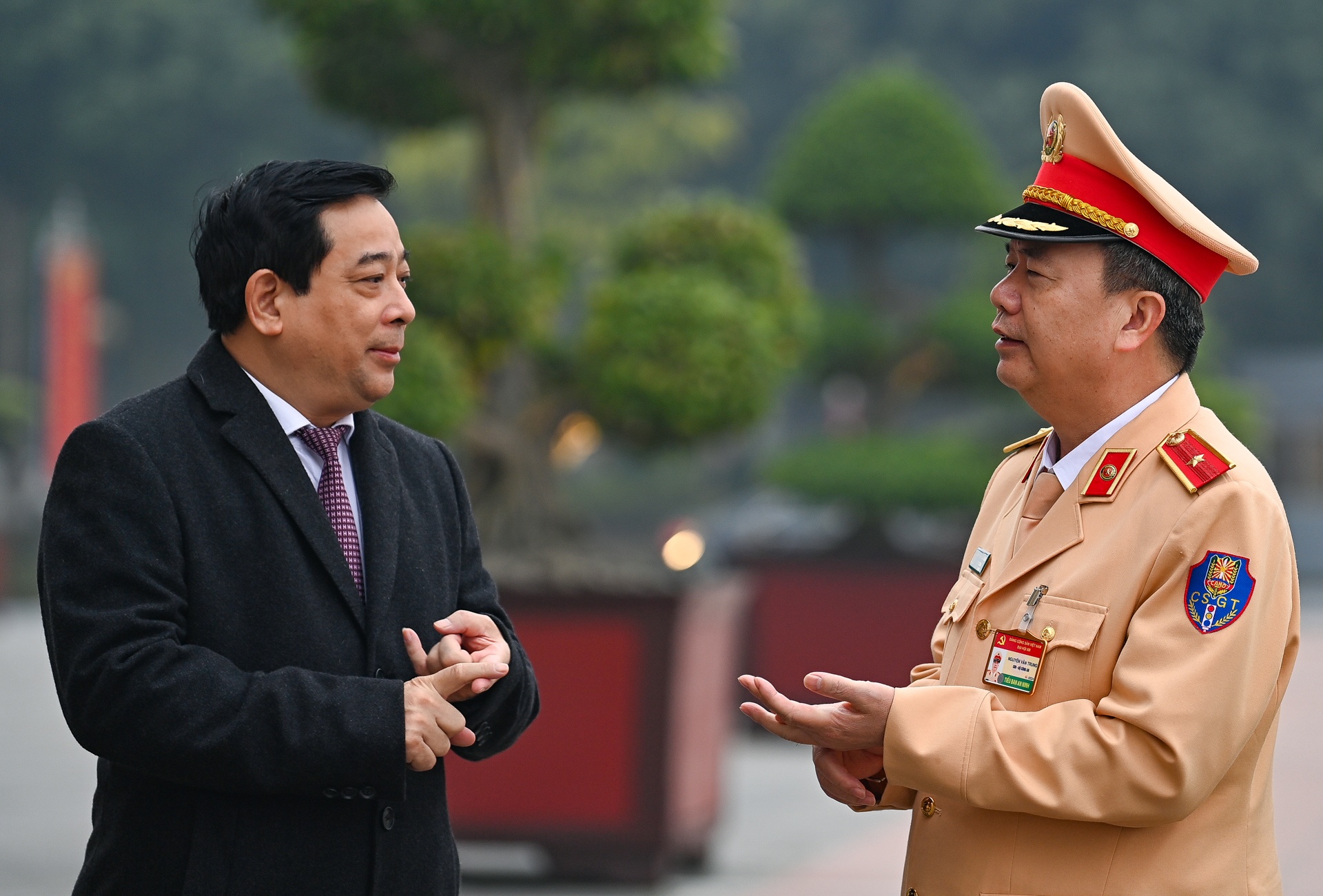 gan bien so xe phuc vu Dai hoi Dang anh 2