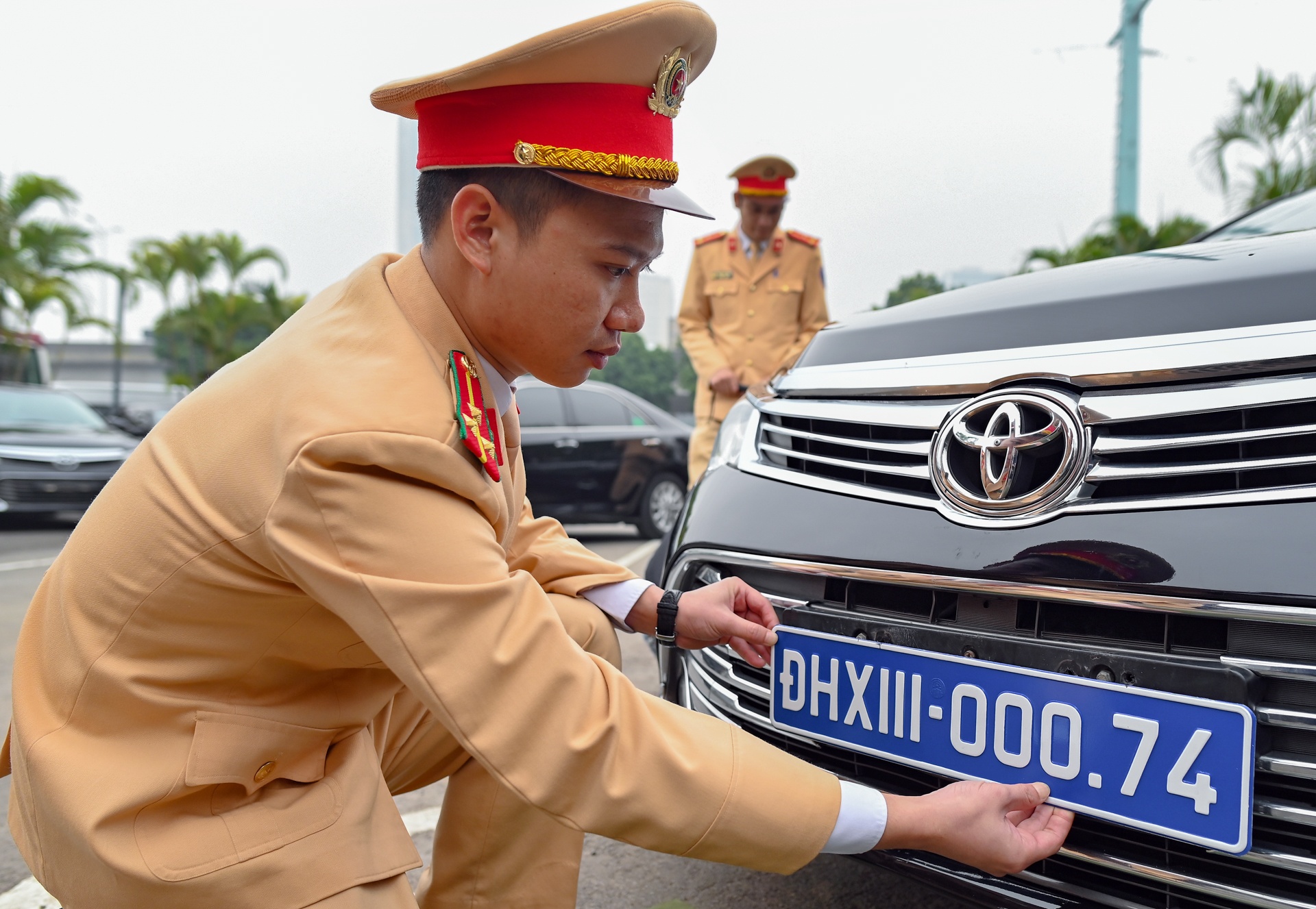 gan bien so xe phuc vu Dai hoi Dang anh 9