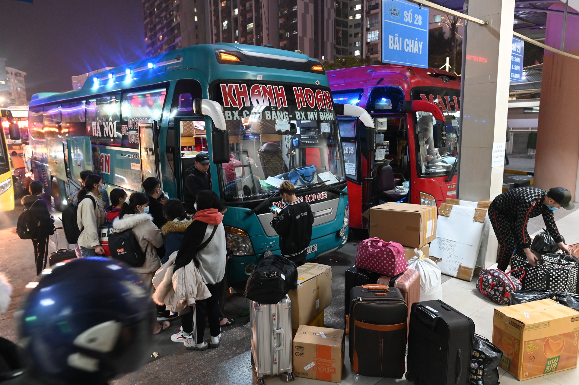 Sinh vien hoi ha roi Thu do lo so dich Covid-19 anh 10