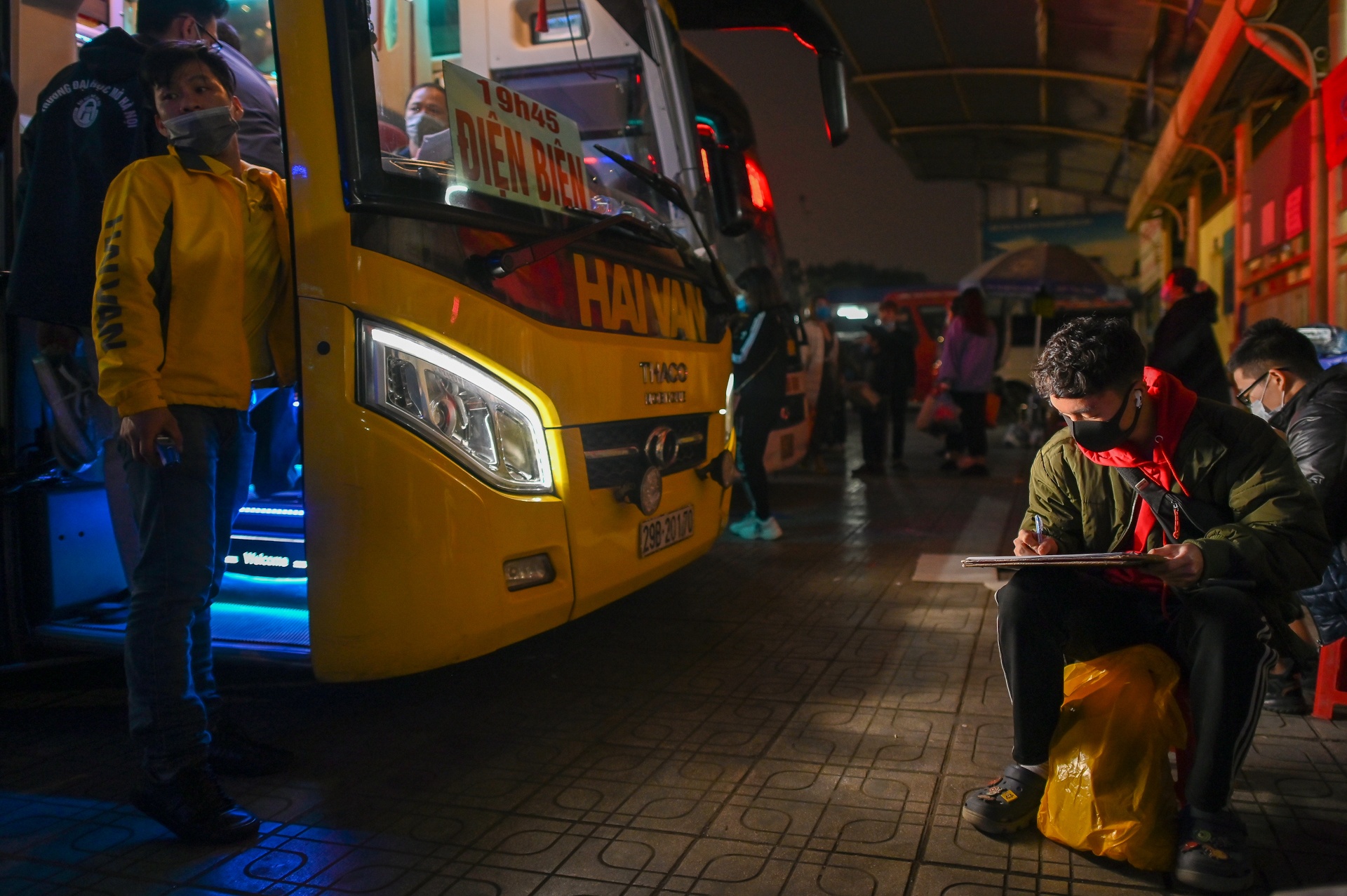 Sinh vien hoi ha roi Thu do lo so dich Covid-19 anh 4