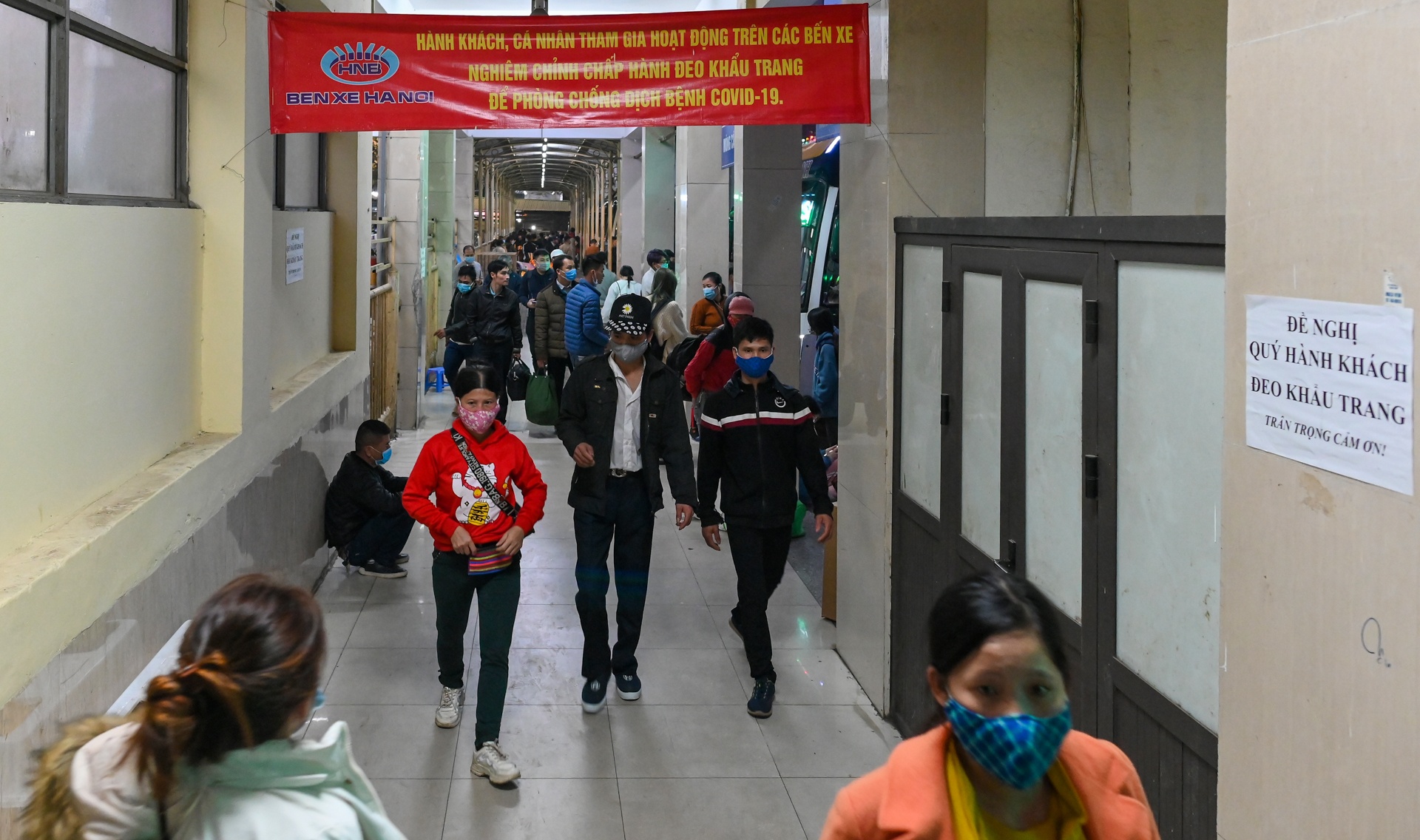 Sinh vien hoi ha roi Thu do lo so dich Covid-19 anh 5