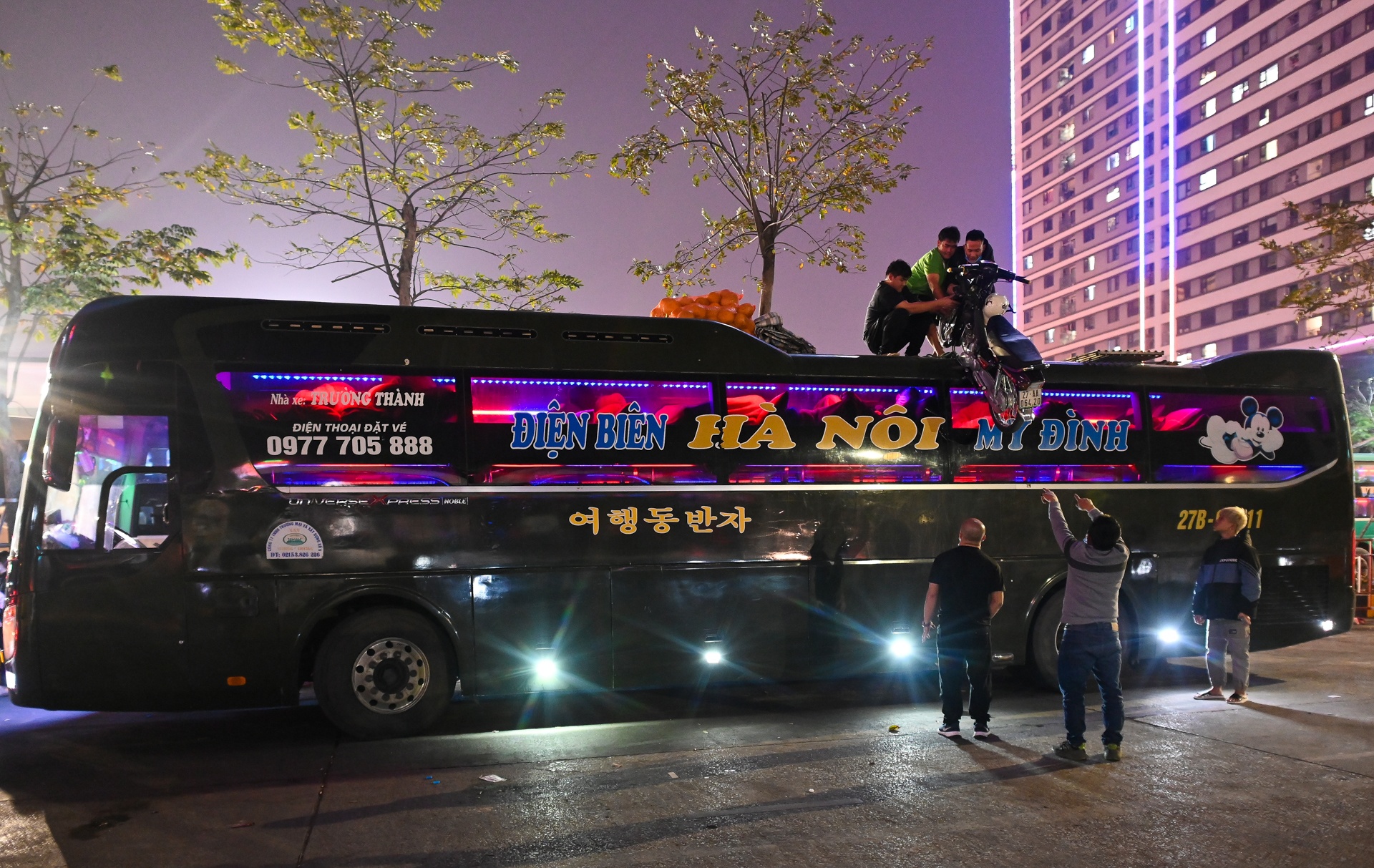 Sinh vien hoi ha roi Thu do lo so dich Covid-19 anh 7