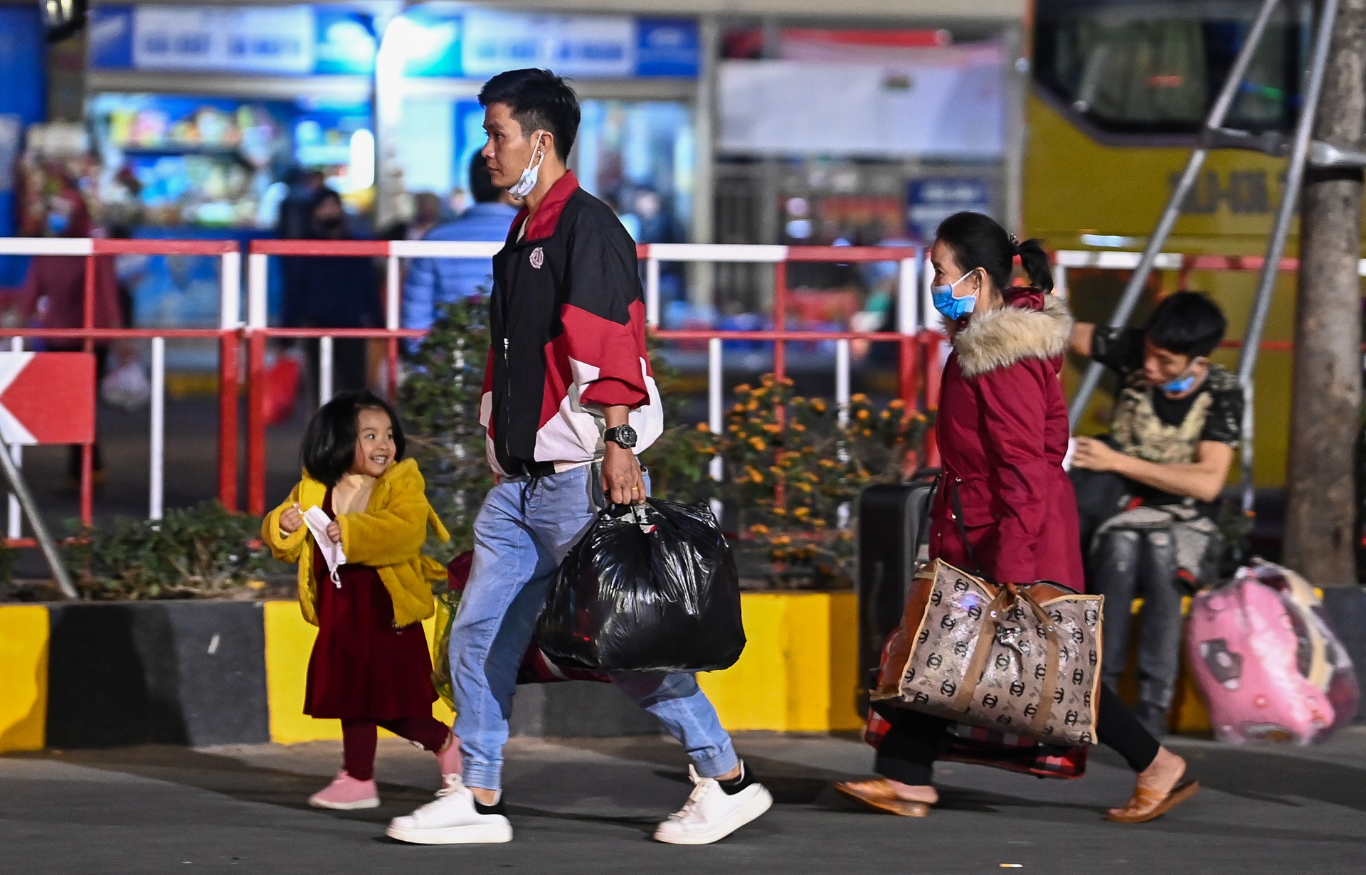 Sinh vien hoi ha roi Thu do lo so dich Covid-19 anh 8