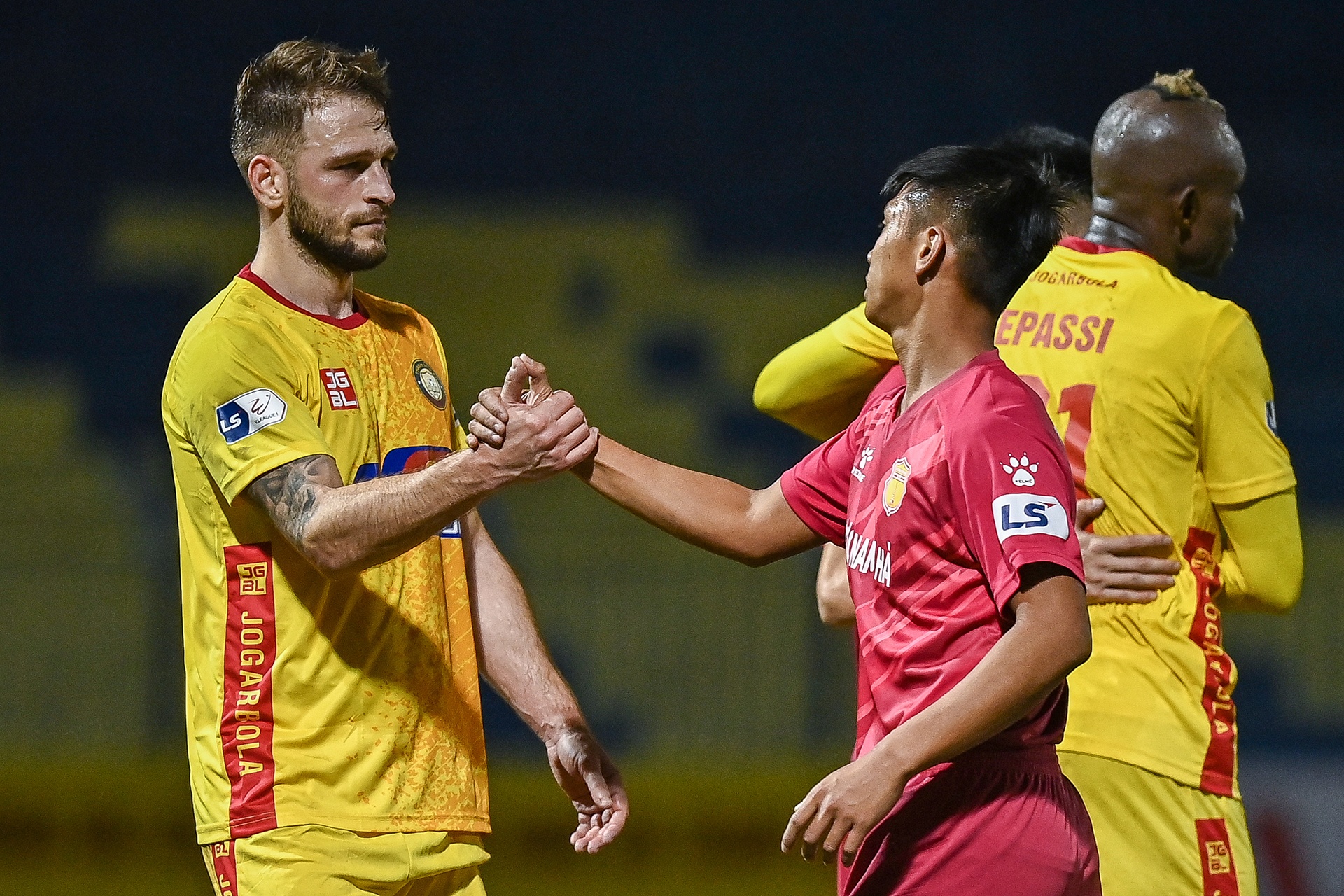 Gramoz nhat nhoa trong ngay tro lai CLB Thanh Hoa anh 10