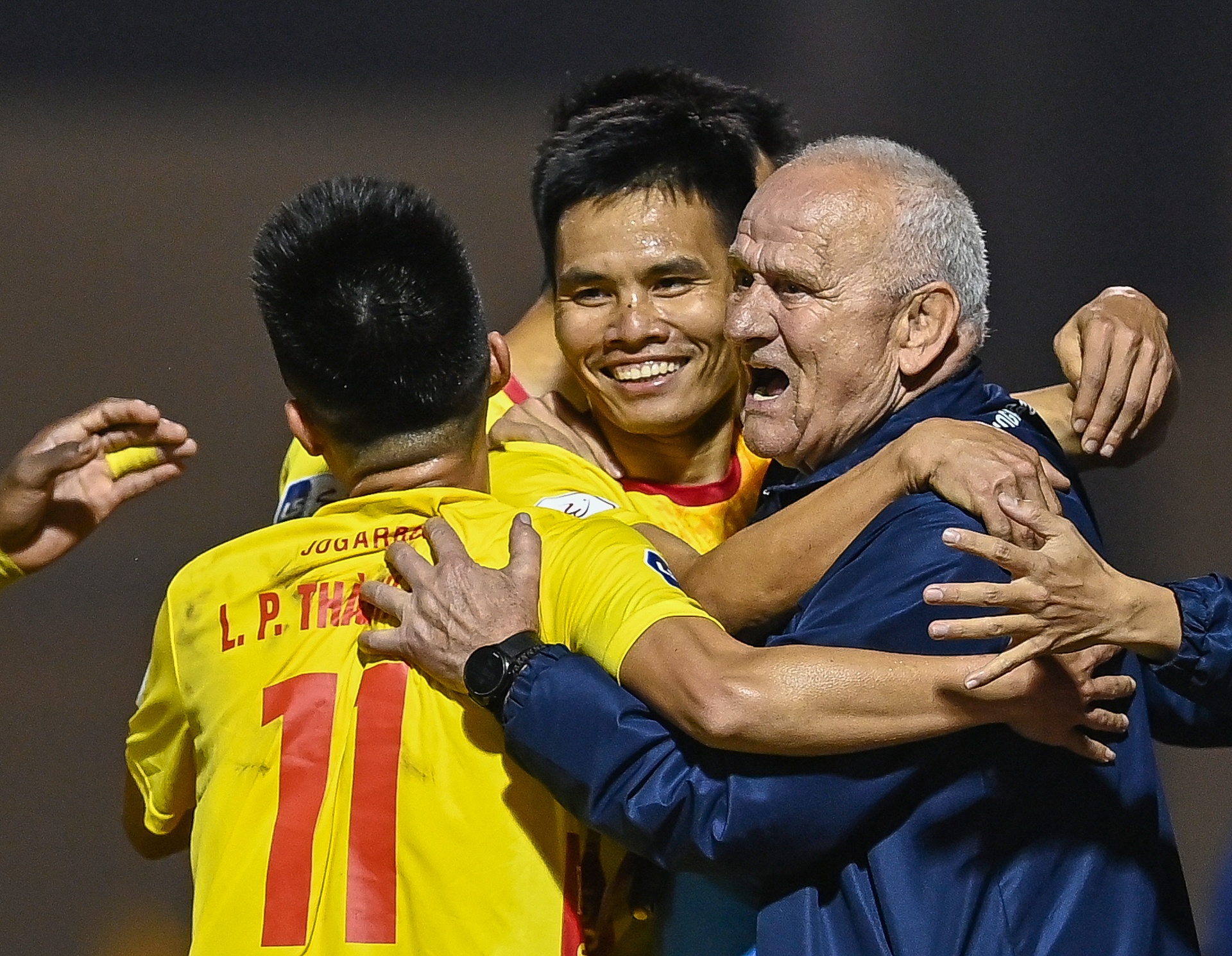 Gramoz nhat nhoa trong ngay tro lai CLB Thanh Hoa anh 16