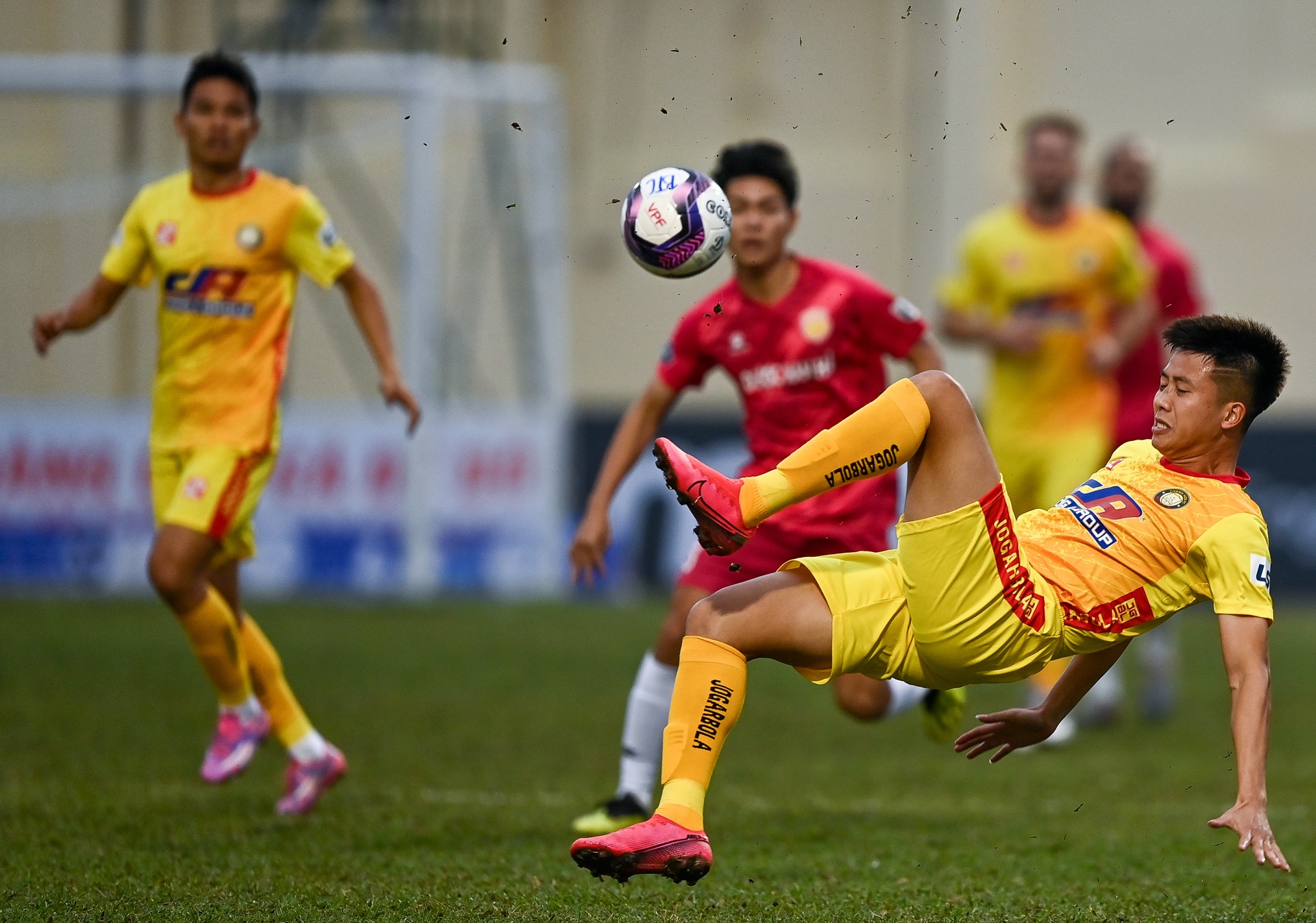 Gramoz nhat nhoa trong ngay tro lai CLB Thanh Hoa anh 1