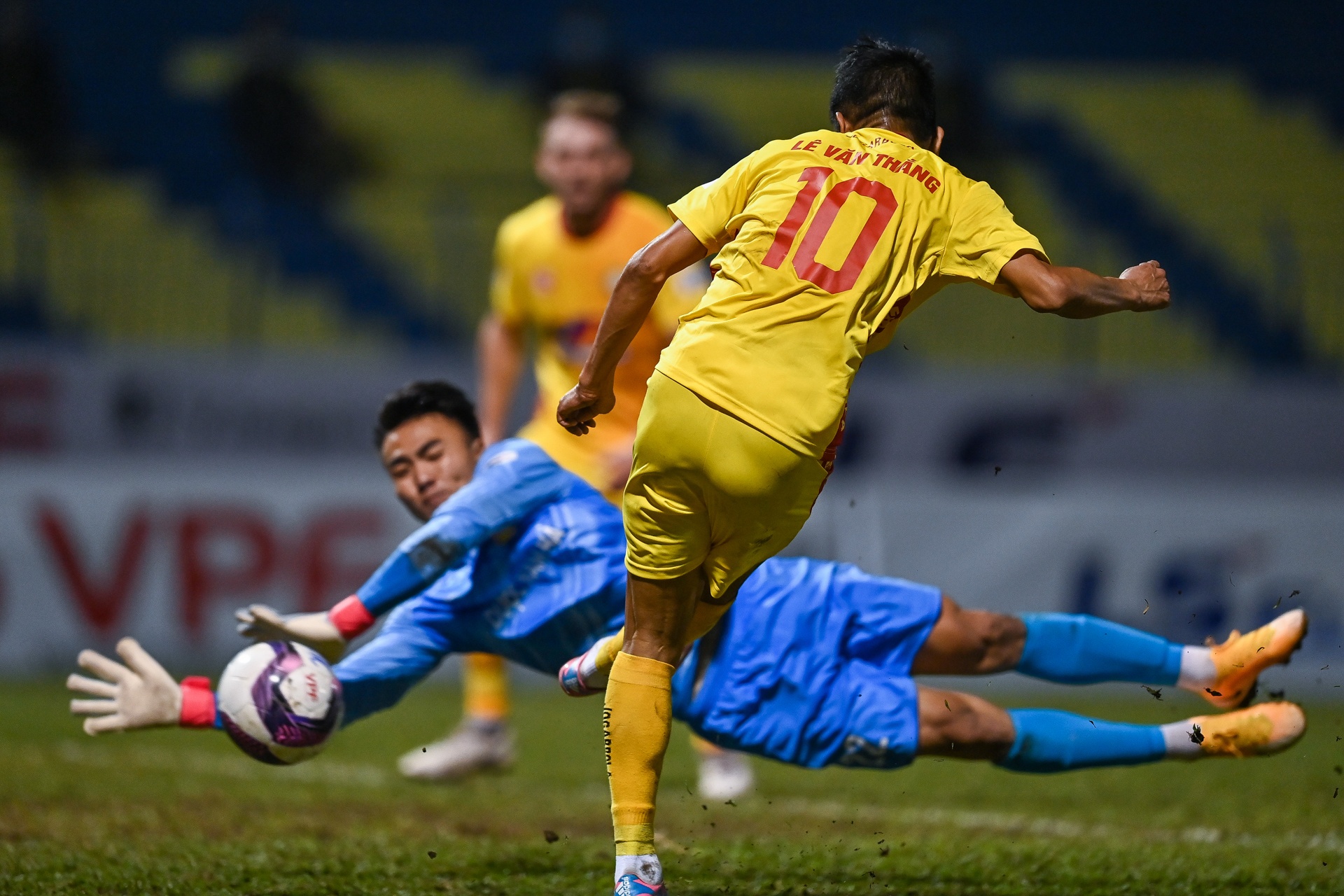 Gramoz nhat nhoa trong ngay tro lai CLB Thanh Hoa anh 12