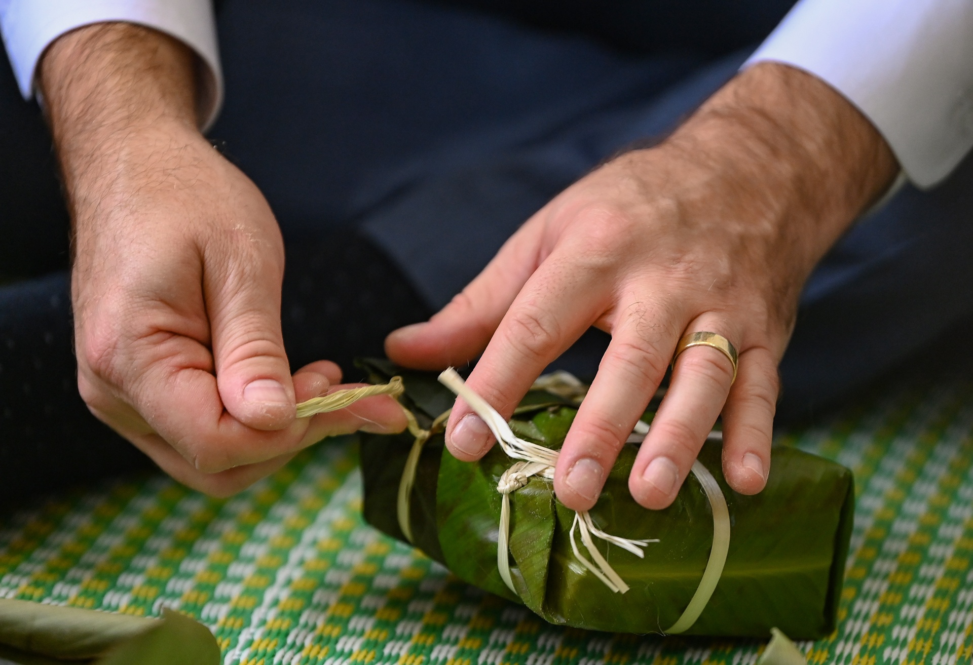 dai bien New Zealand hoc goi banh chung anh 6