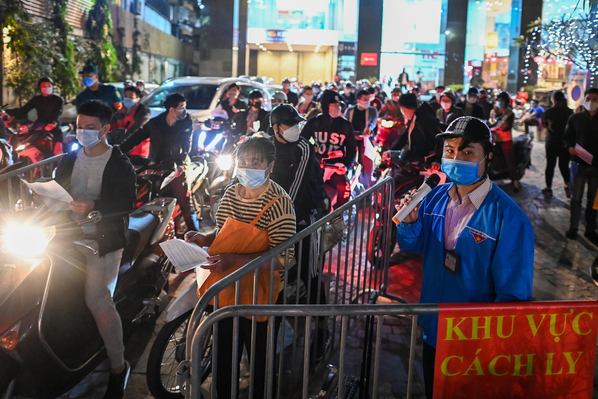 Phong toa chung cu o Ha Noi Covid-19 anh 6