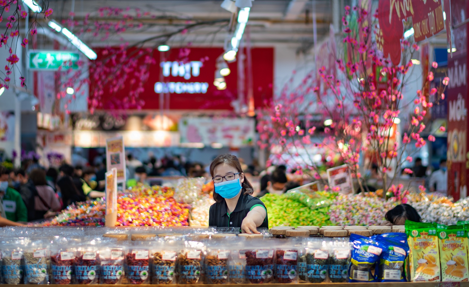 Di sieu thi mua sam dip cuoi nam Canh Ty anh 6