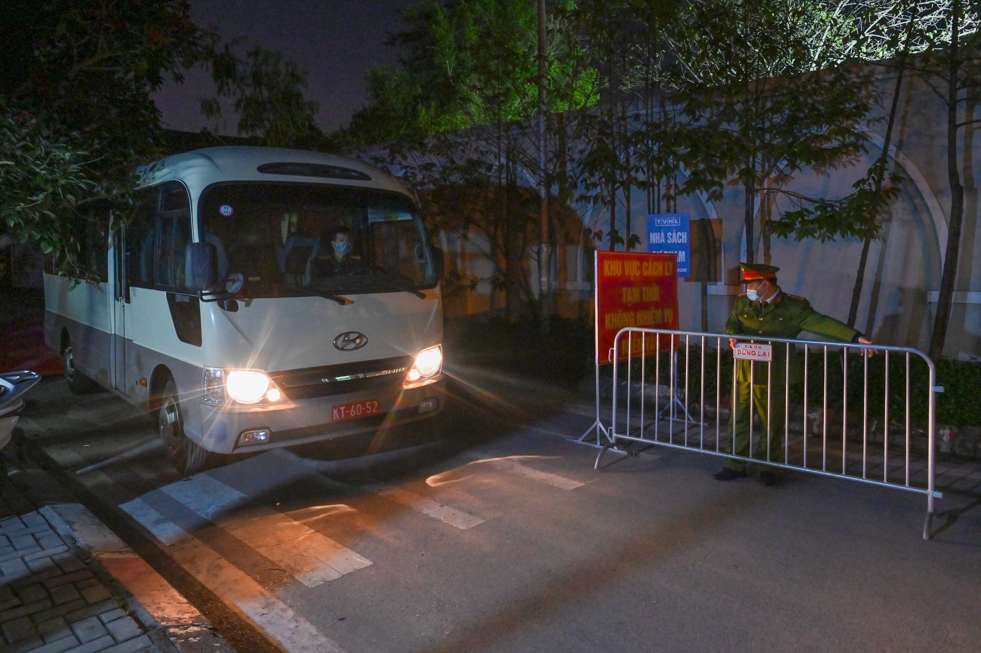 Het cach ly hoc sinh truong Xuan Phuong anh 3