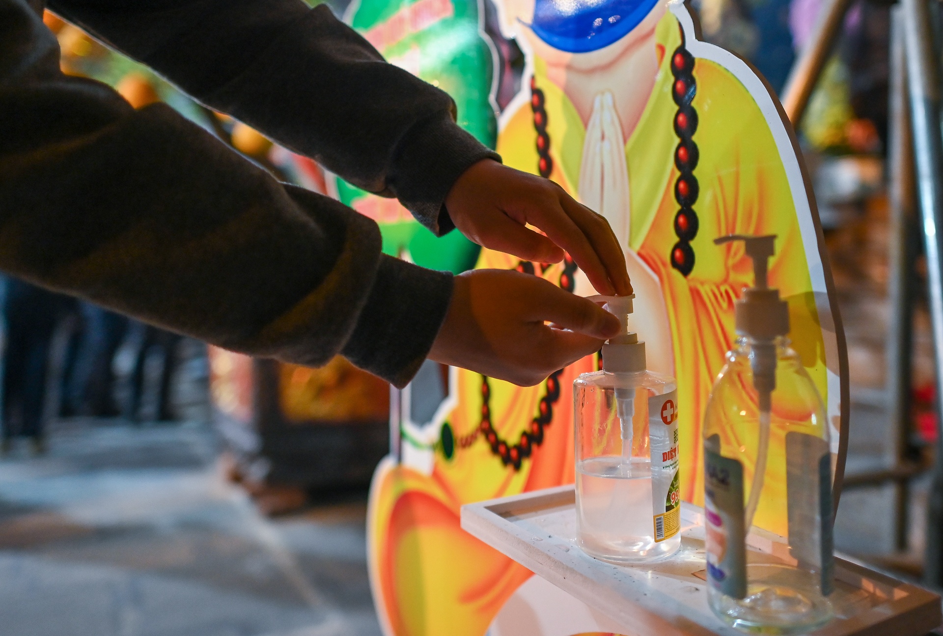 Nguoi dan len chua le Phat sau giao thua anh 5