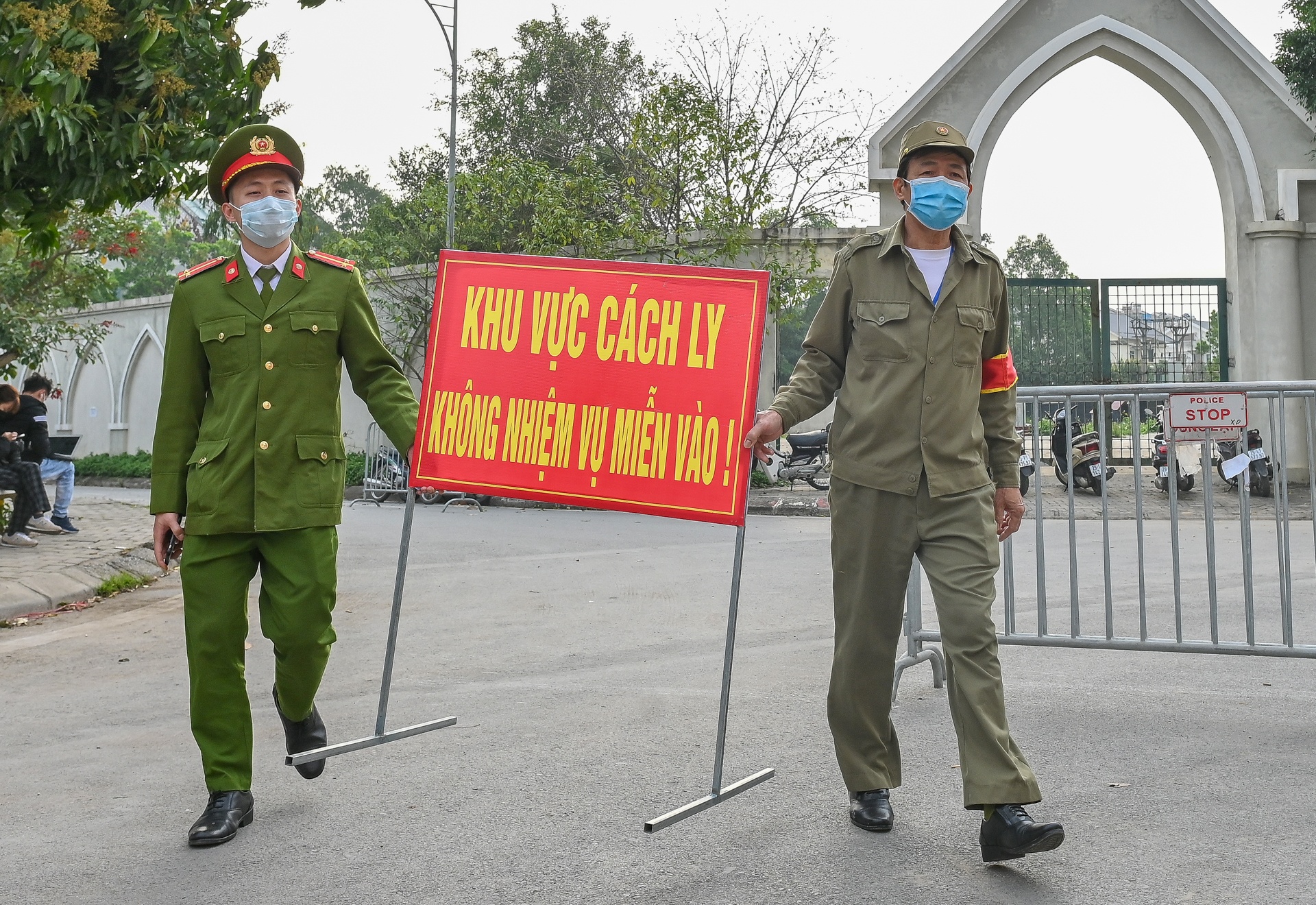Hết cách ly trường tiểu học Xuân Phương ảnh 10 Het cach ly truong tieu hoc Xuan Phuong anh 10