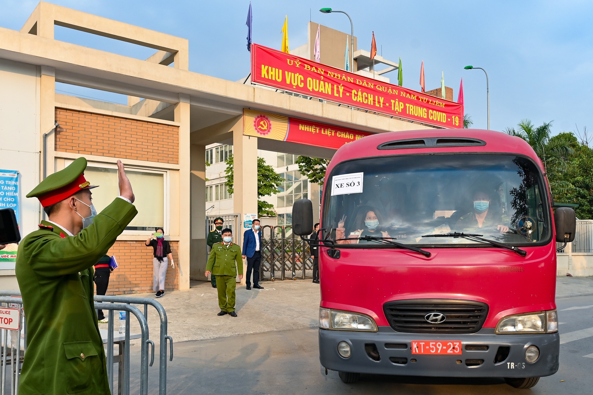 Hết cách ly trường tiểu học Xuân Phương ảnh 1 Het cach ly truong tieu hoc Xuan Phuong anh 1