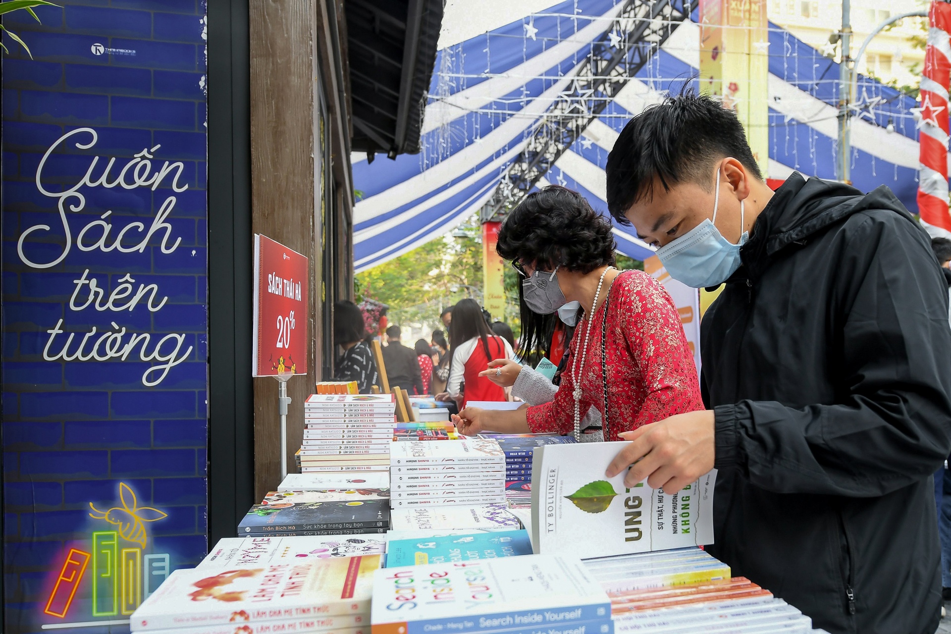 Nhon nhip pho sach Xuan Tan Suu anh 6