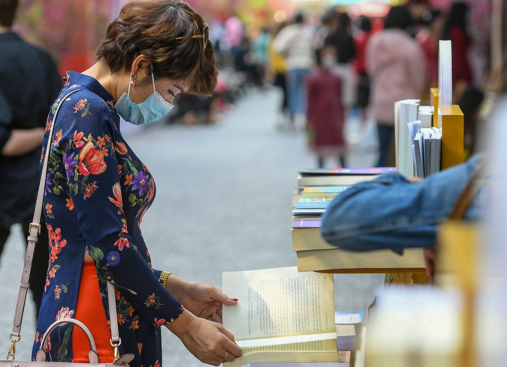 Nhon nhip pho sach Xuan Tan Suu anh 8