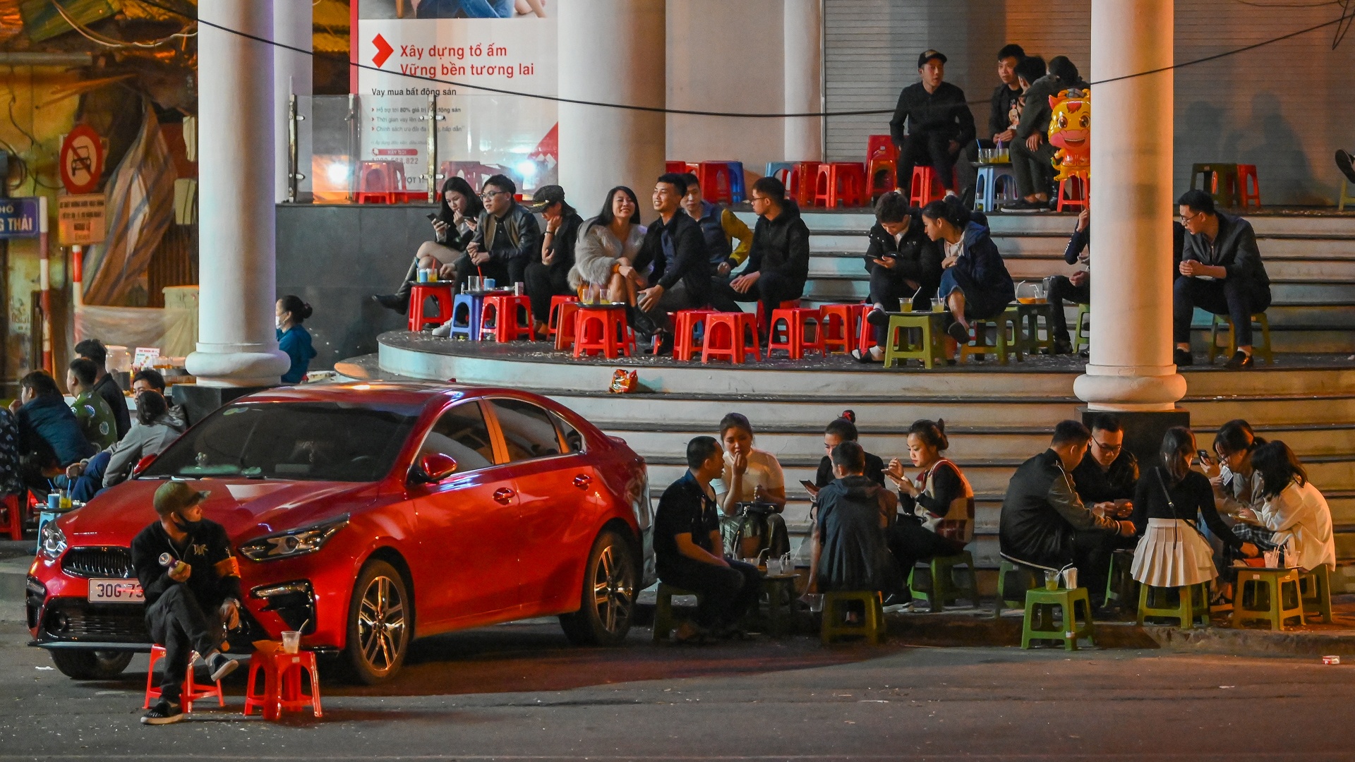 Hang quan o Ha Noi sau lenh dong cua phong dich Covid-19 hinh anh