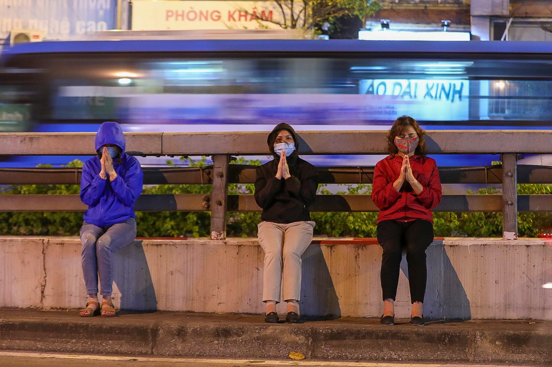 Lan dau to chuc le cau an truc tuyen anh 8