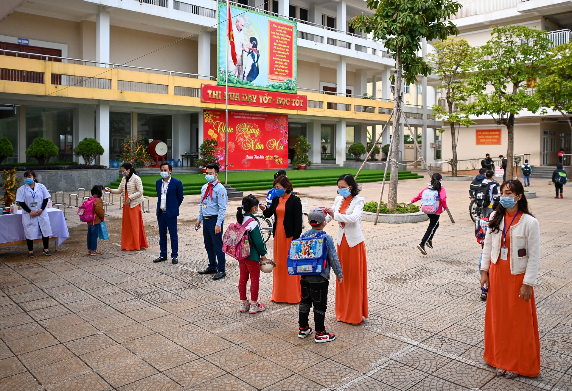 Hoc sinh Ha Noi di hoc lai anh 1