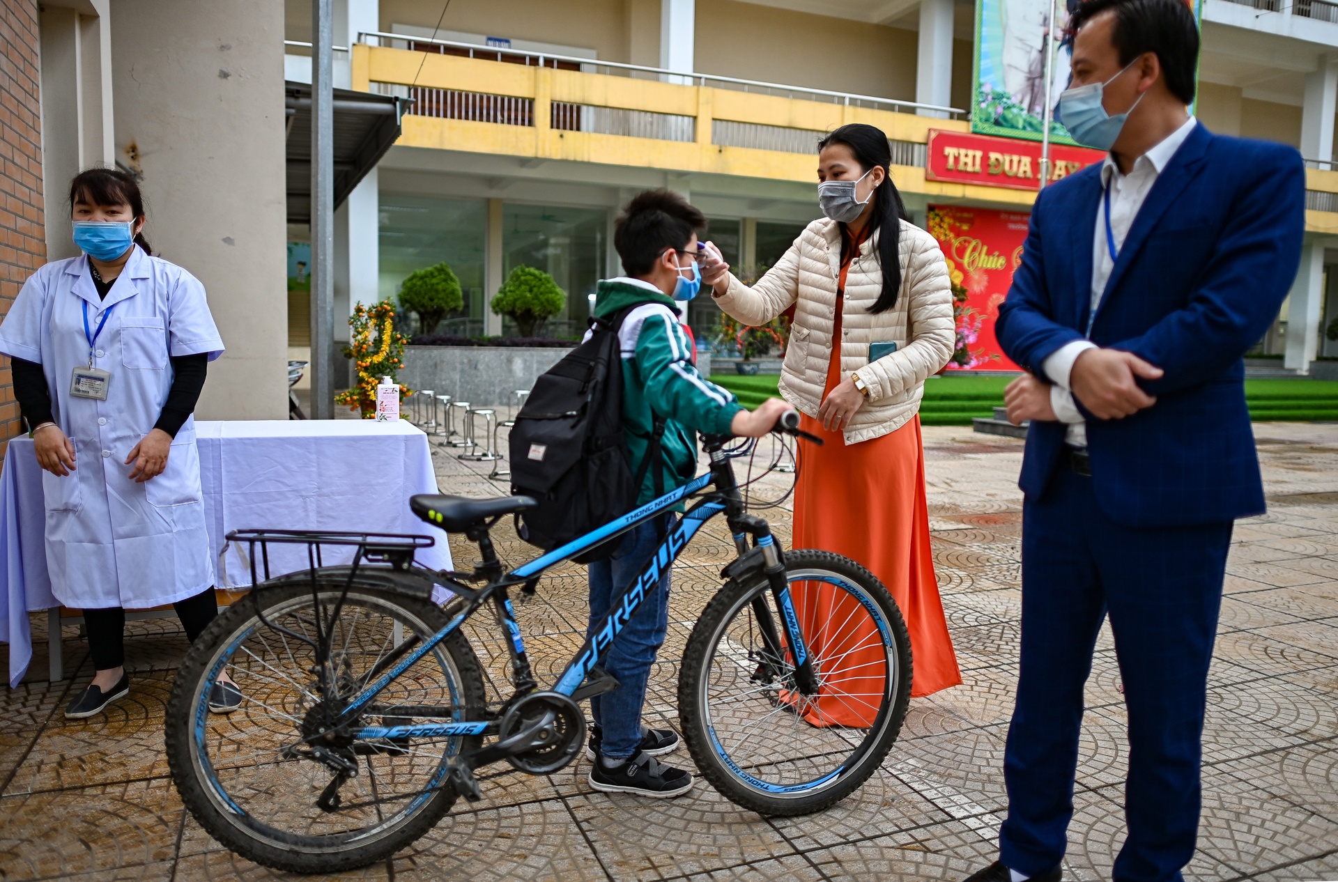 Hoc sinh Ha Noi di hoc lai anh 2