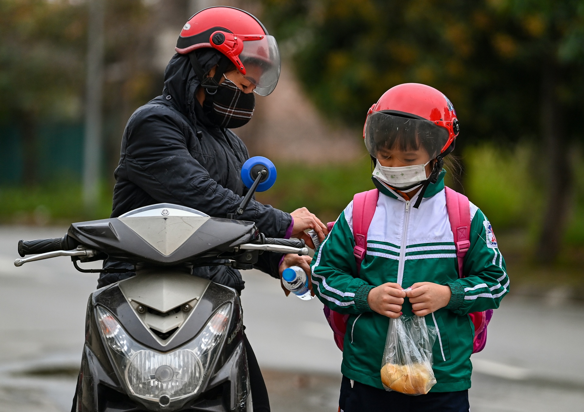 Hoc sinh Ha Noi di hoc lai anh 3