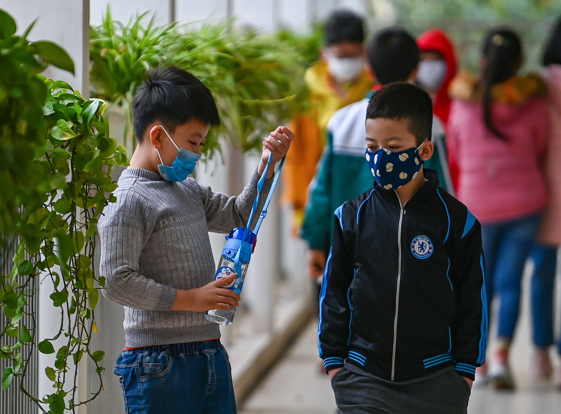 Hoc sinh Ha Noi di hoc lai anh 6