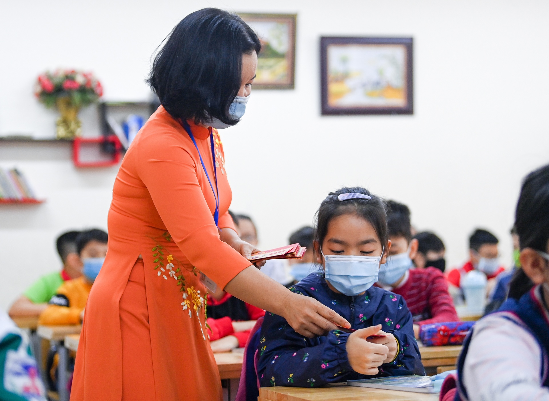 Hoc sinh Ha Noi di hoc lai anh 8