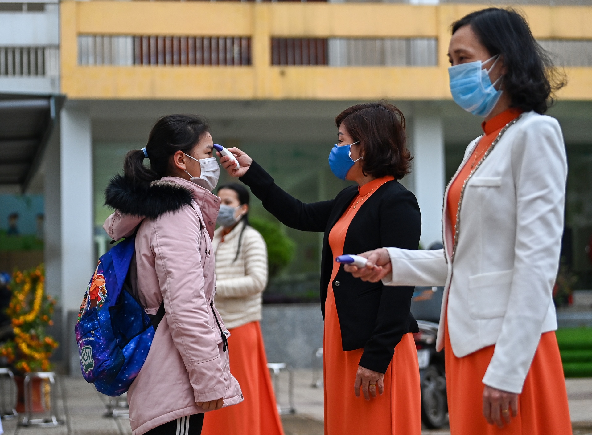 Hoc sinh truong Xuan Phuong tro lai lop sau ky nghi dai hinh anh