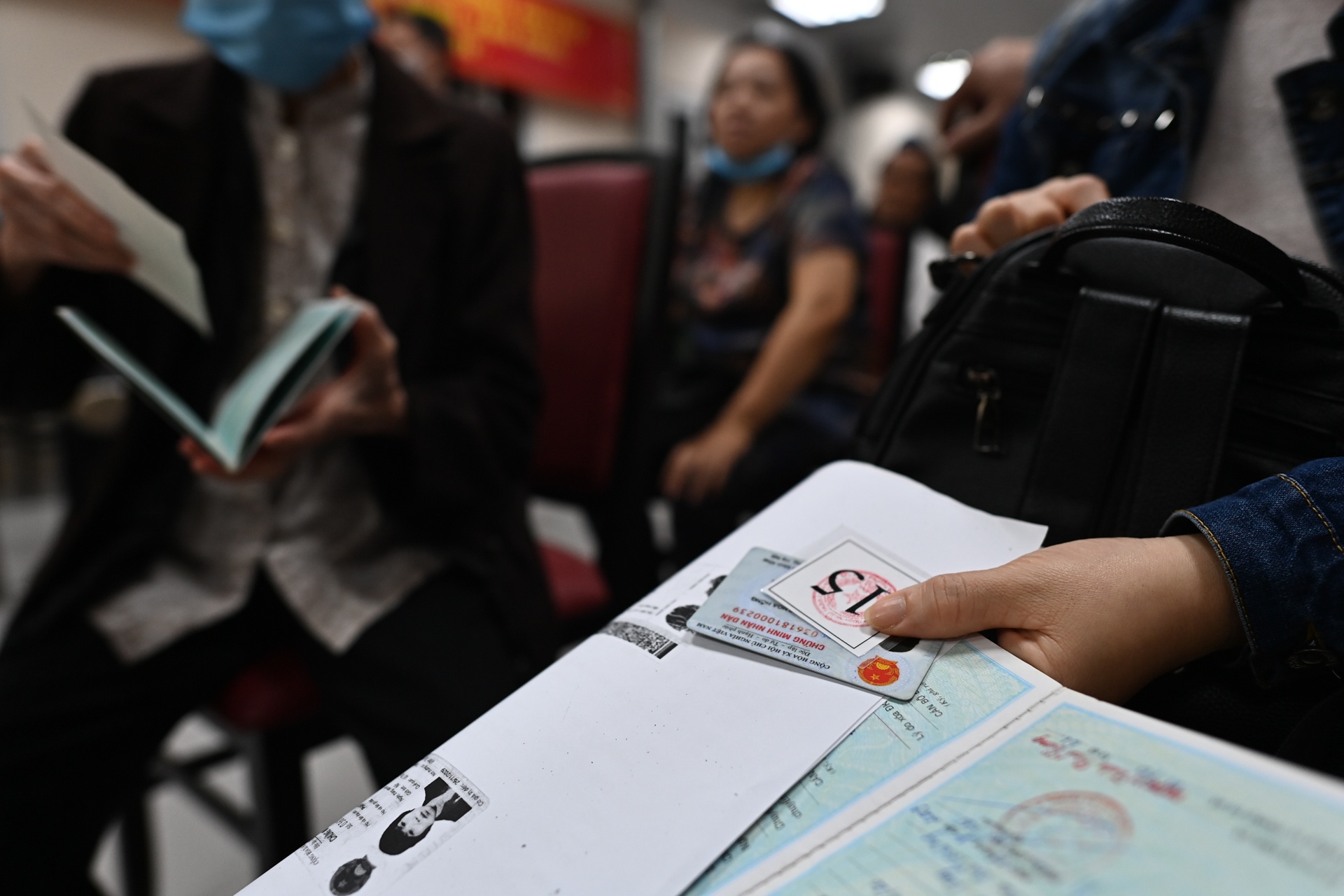 xep hang lam can cuoc cong dan gan chip anh 3