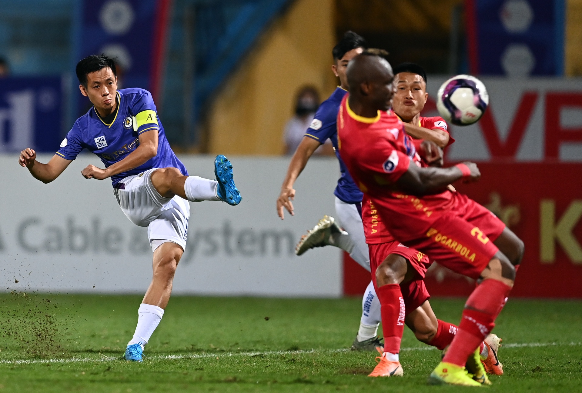 CLB Ha Noi ky niem tran dau thu 300 anh 2