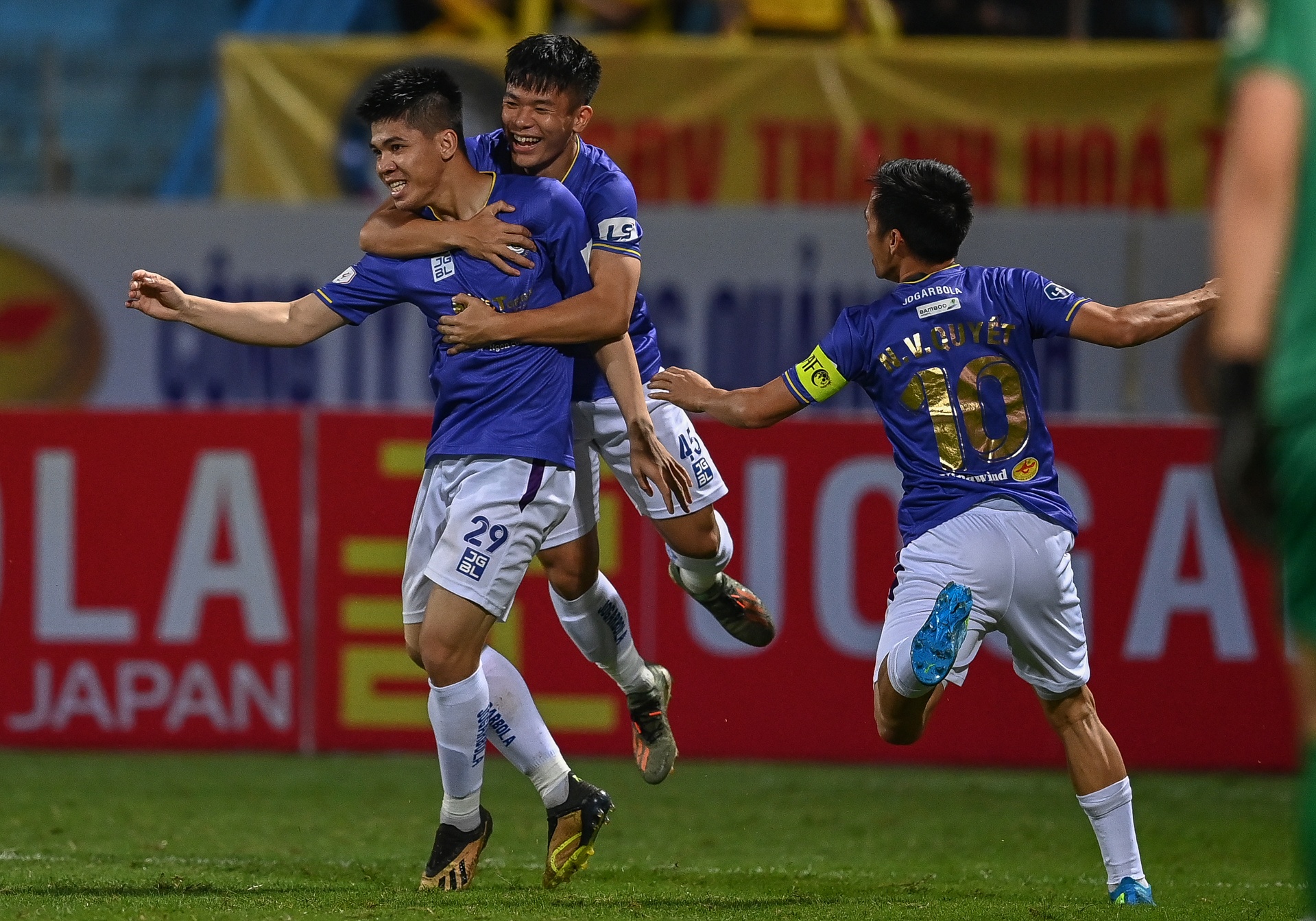 CLB Ha Noi ky niem tran dau thu 300 anh 3